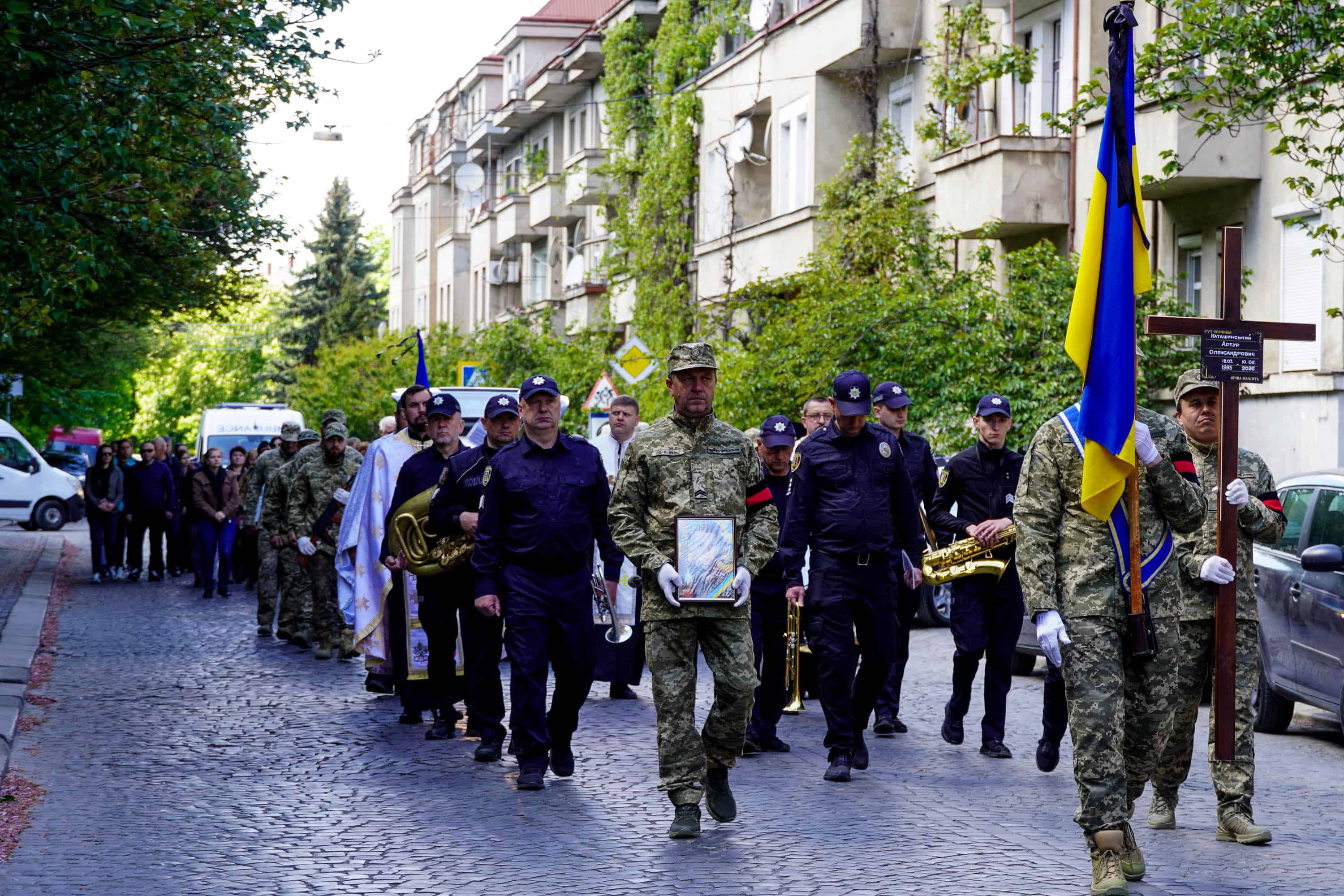 Ужгород сьогодні попрощався зі ще одним захисником – 40-річним солдатом Артуром Каташинським