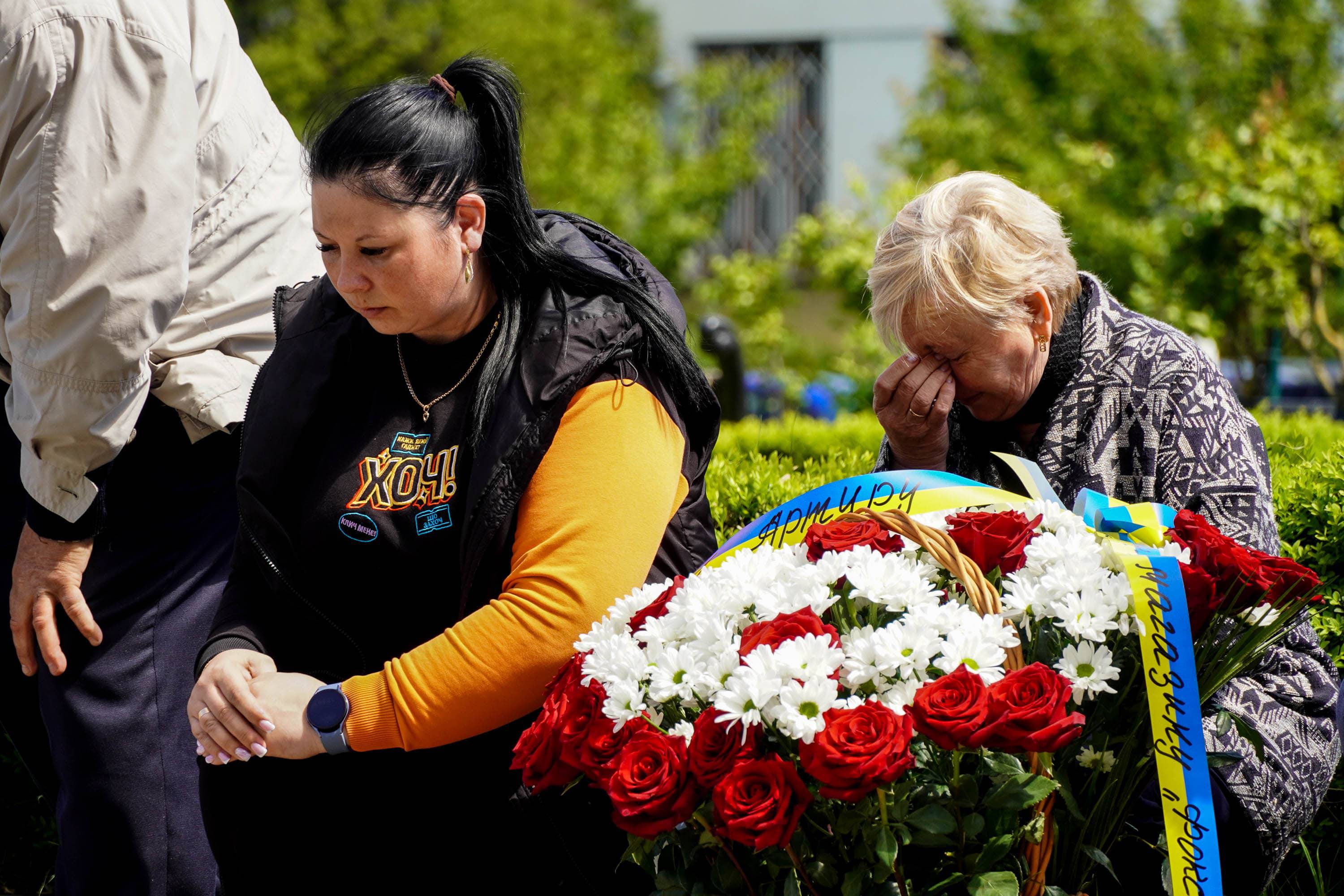 Ужгород сьогодні попрощався зі ще одним захисником – 40-річним солдатом Артуром Каташинським