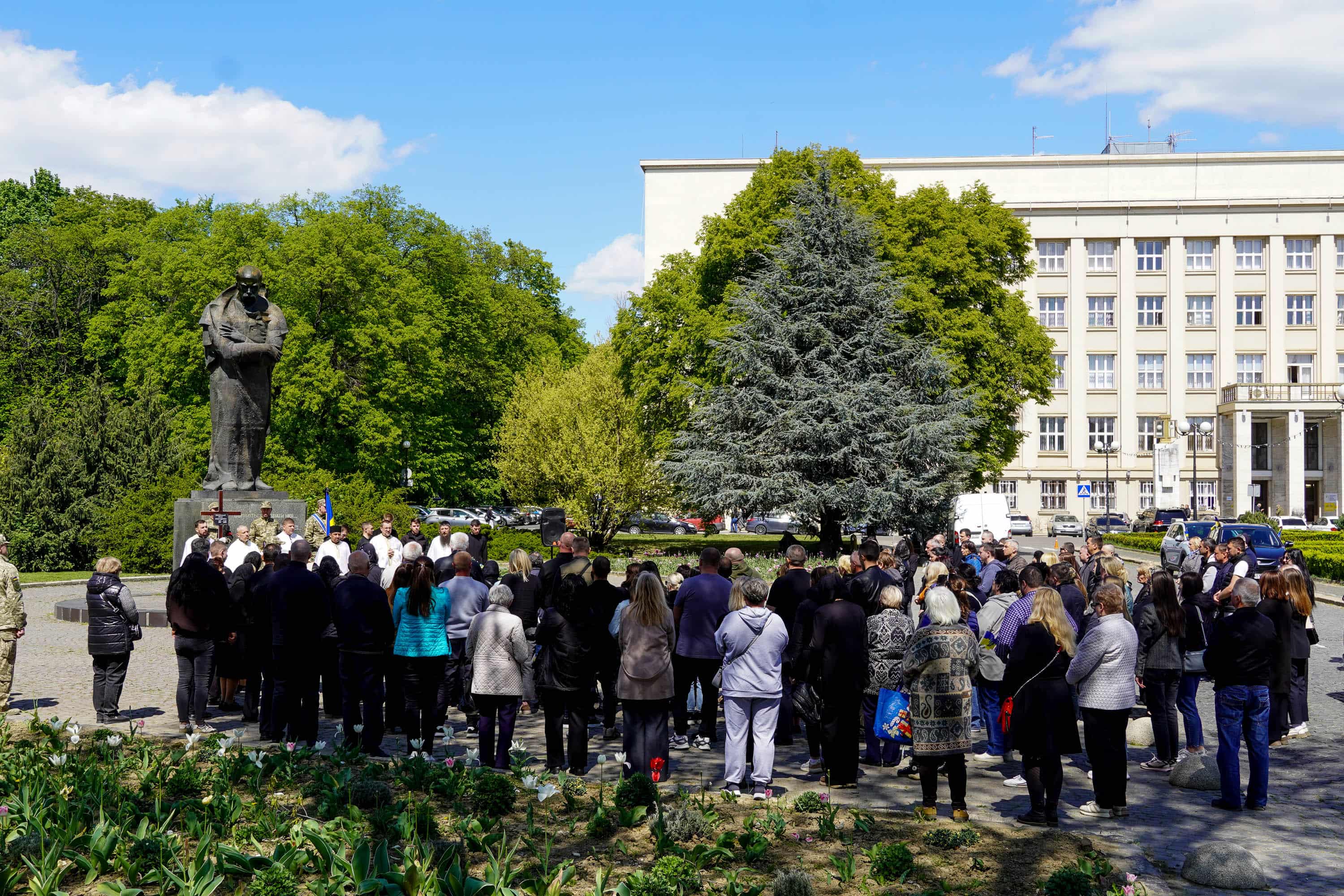 Ужгород сьогодні попрощався зі ще одним захисником – 40-річним солдатом Артуром Каташинським