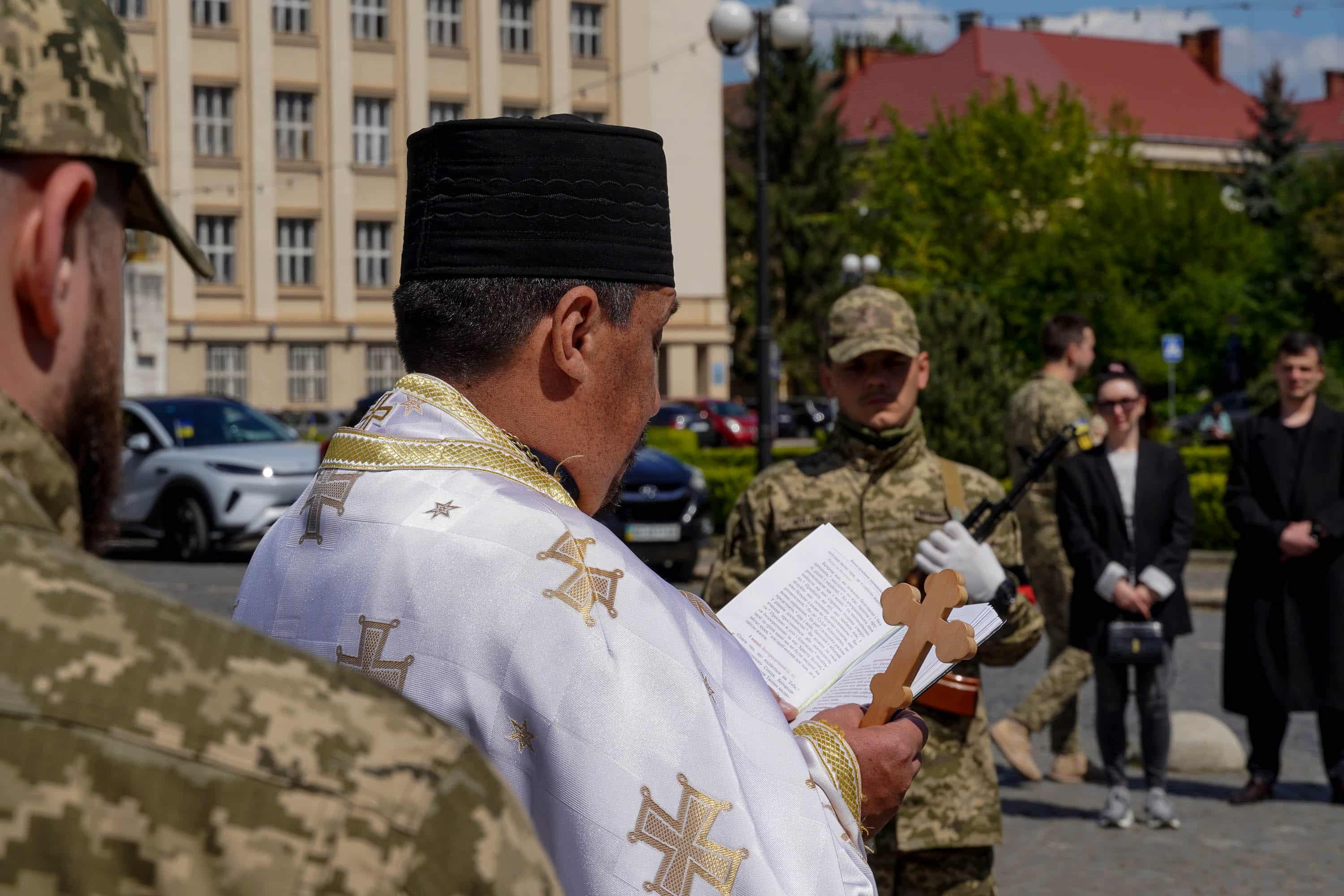 Ужгород сьогодні попрощався зі ще одним захисником – 40-річним солдатом Артуром Каташинським