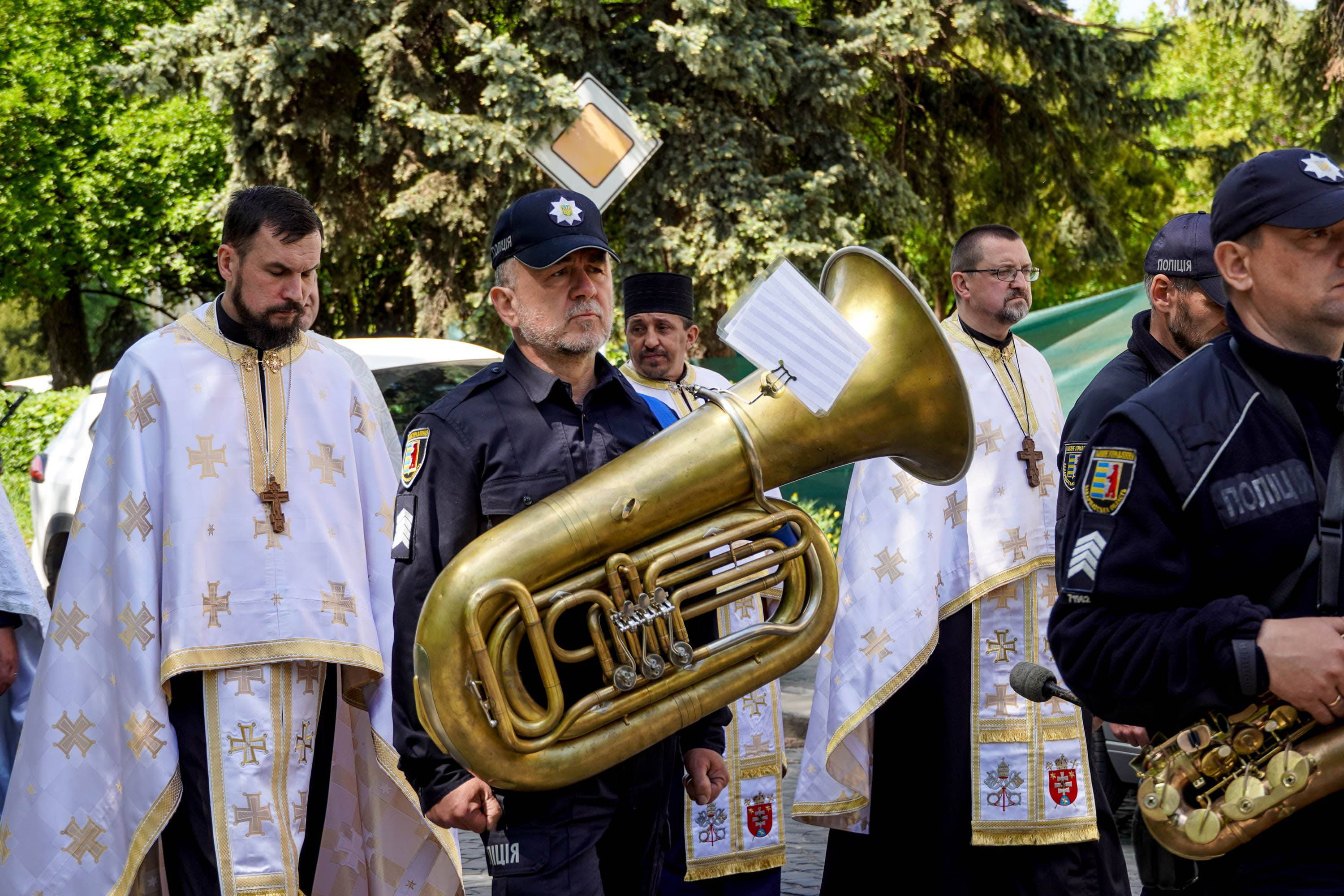 Ужгород сьогодні попрощався зі ще одним захисником – 40-річним солдатом Артуром Каташинським