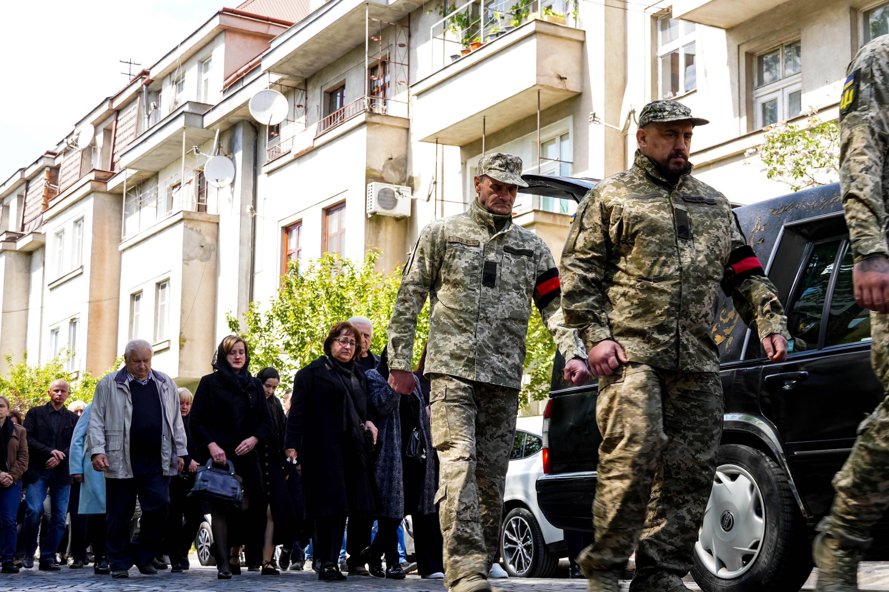 Ужгород сьогодні попрощався зі ще одним захисником – 40-річним солдатом Артуром Каташинським