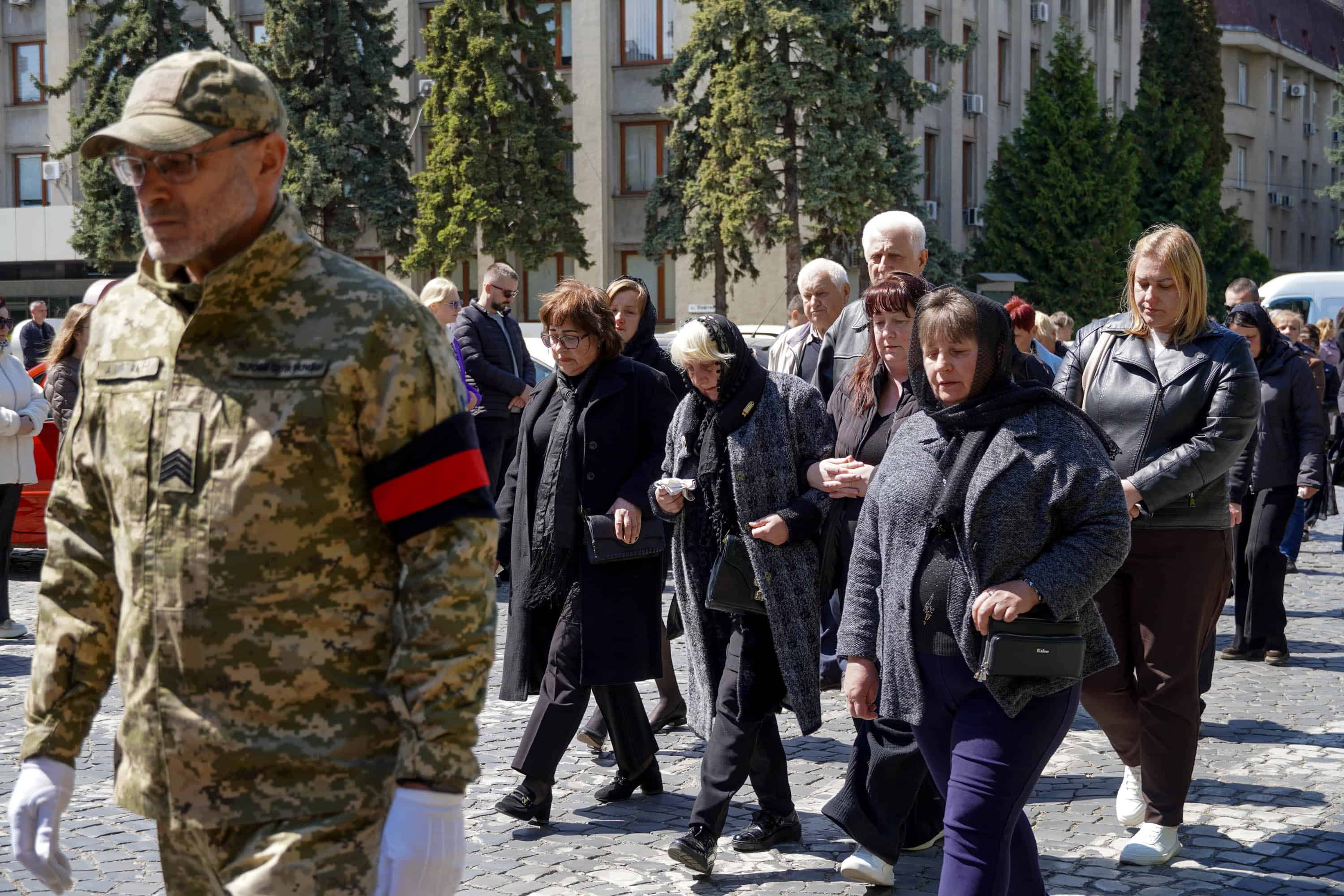Ужгород сьогодні попрощався зі ще одним захисником – 40-річним солдатом Артуром Каташинським