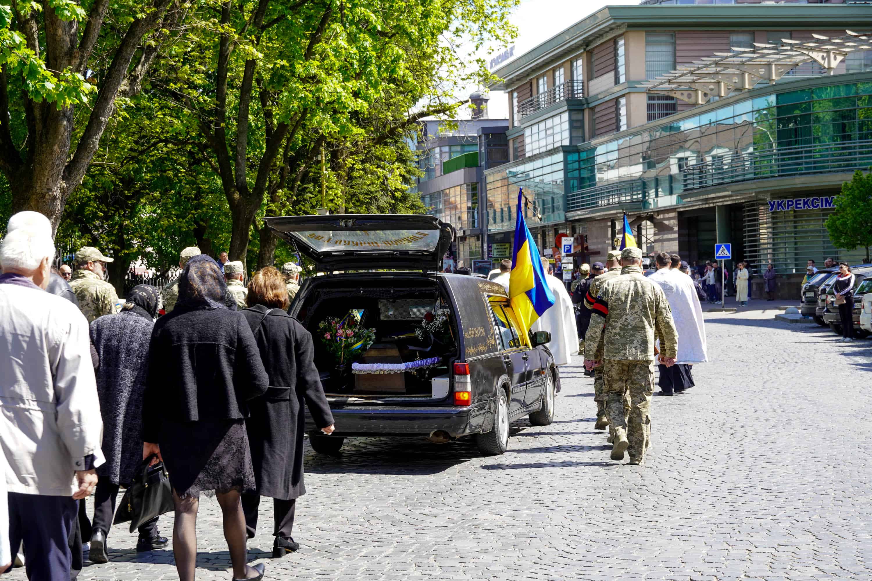 Ужгород сьогодні попрощався зі ще одним захисником – 40-річним солдатом Артуром Каташинським