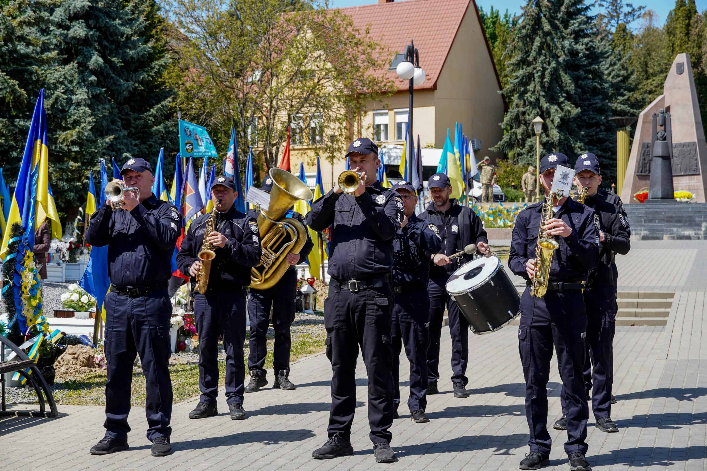 Ужгород сьогодні попрощався зі ще одним захисником – 40-річним солдатом Артуром Каташинським