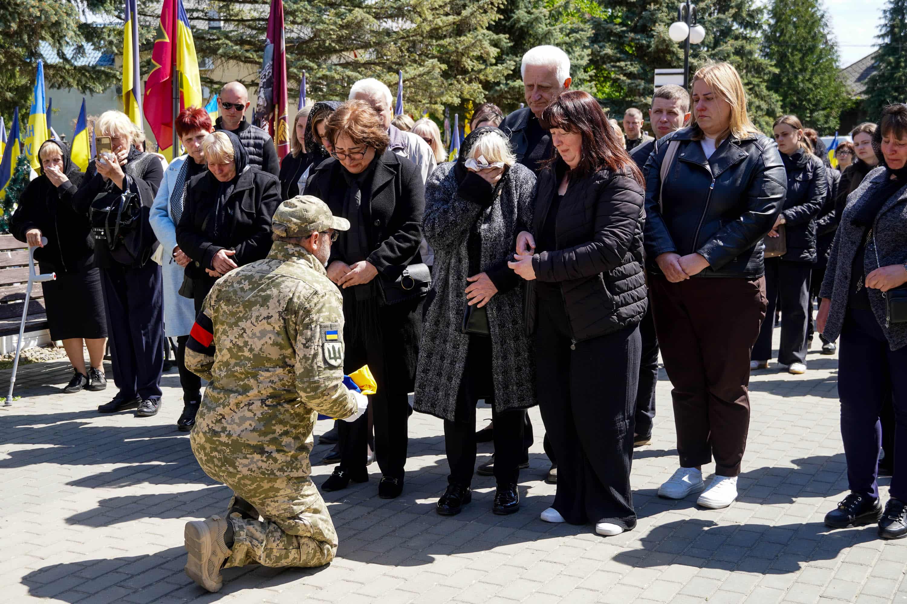 Ужгород сьогодні попрощався зі ще одним захисником – 40-річним солдатом Артуром Каташинським