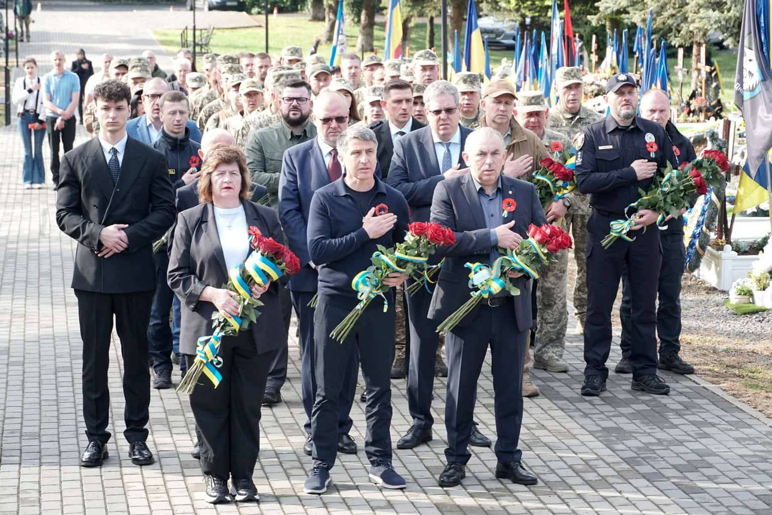 В Ужгороді на Пагорбі Слави відбулися меморіальні заходи до Дня пам’яті та перемоги над нацизмом у Другій світовій війні