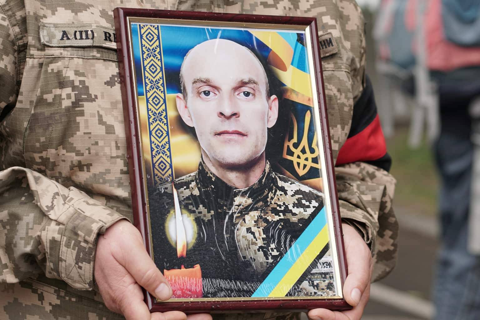 В Ужгороді сьогодні попрощалися із 49-річним захисником України Павлом Ференсом. Військовий із грудня 2024-го вважався зниклим безвісти