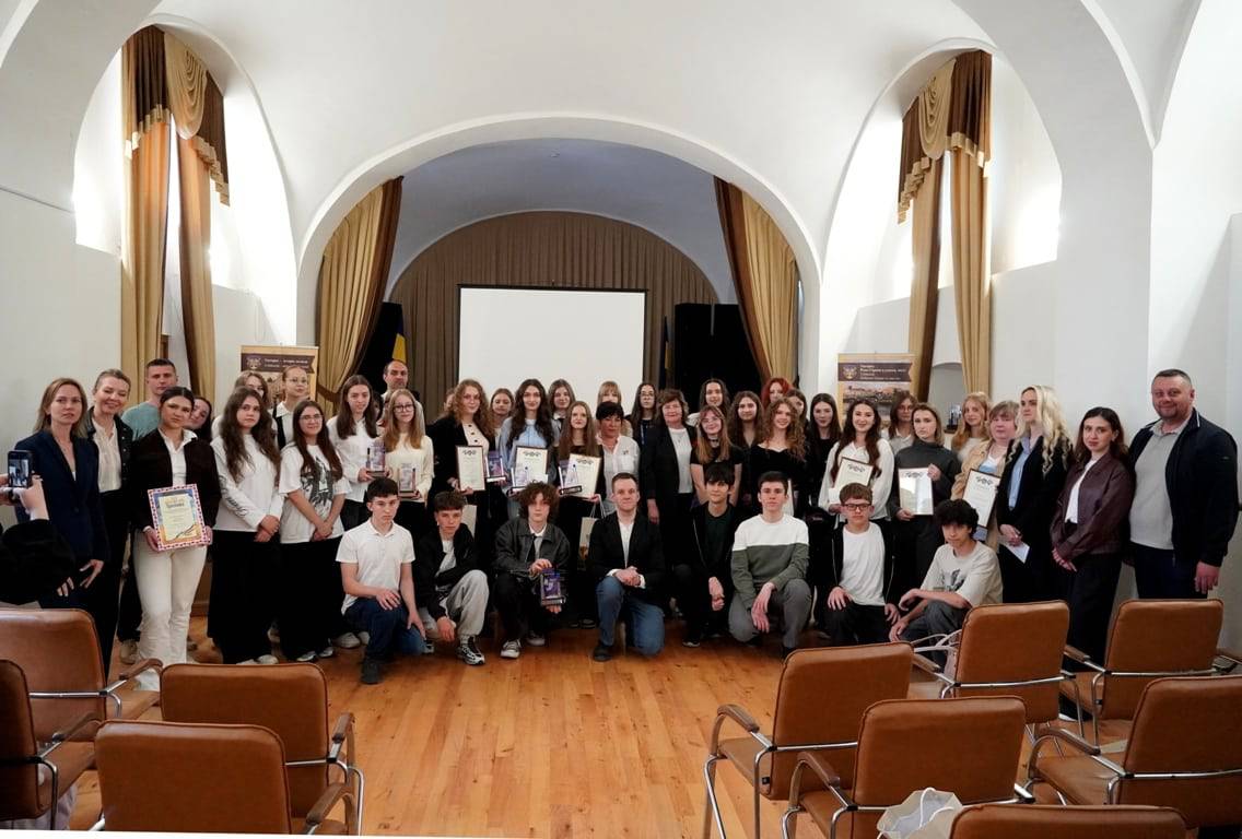 В Ужгороді нагородили учасників міського учнівського конкурсу «Ужгород очима школярів»