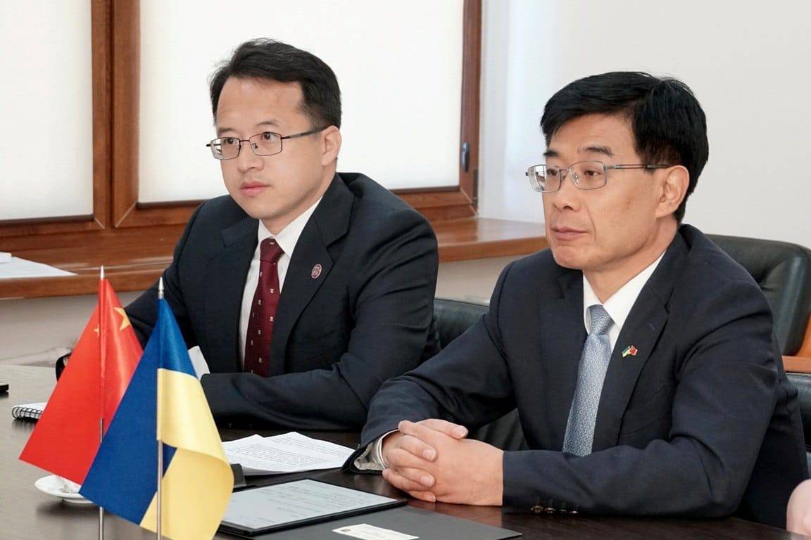 Сьогодні в Ужгородській міській раді відбулася зустріч з делегацією Посольства Китайської Народної Республіки в Україні