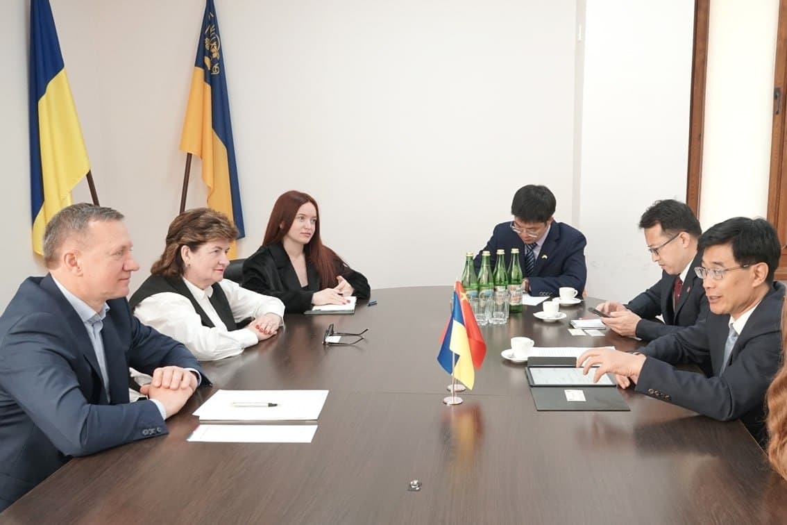 Сьогодні в Ужгородській міській раді відбулася зустріч з делегацією Посольства Китайської Народної Республіки в Україні