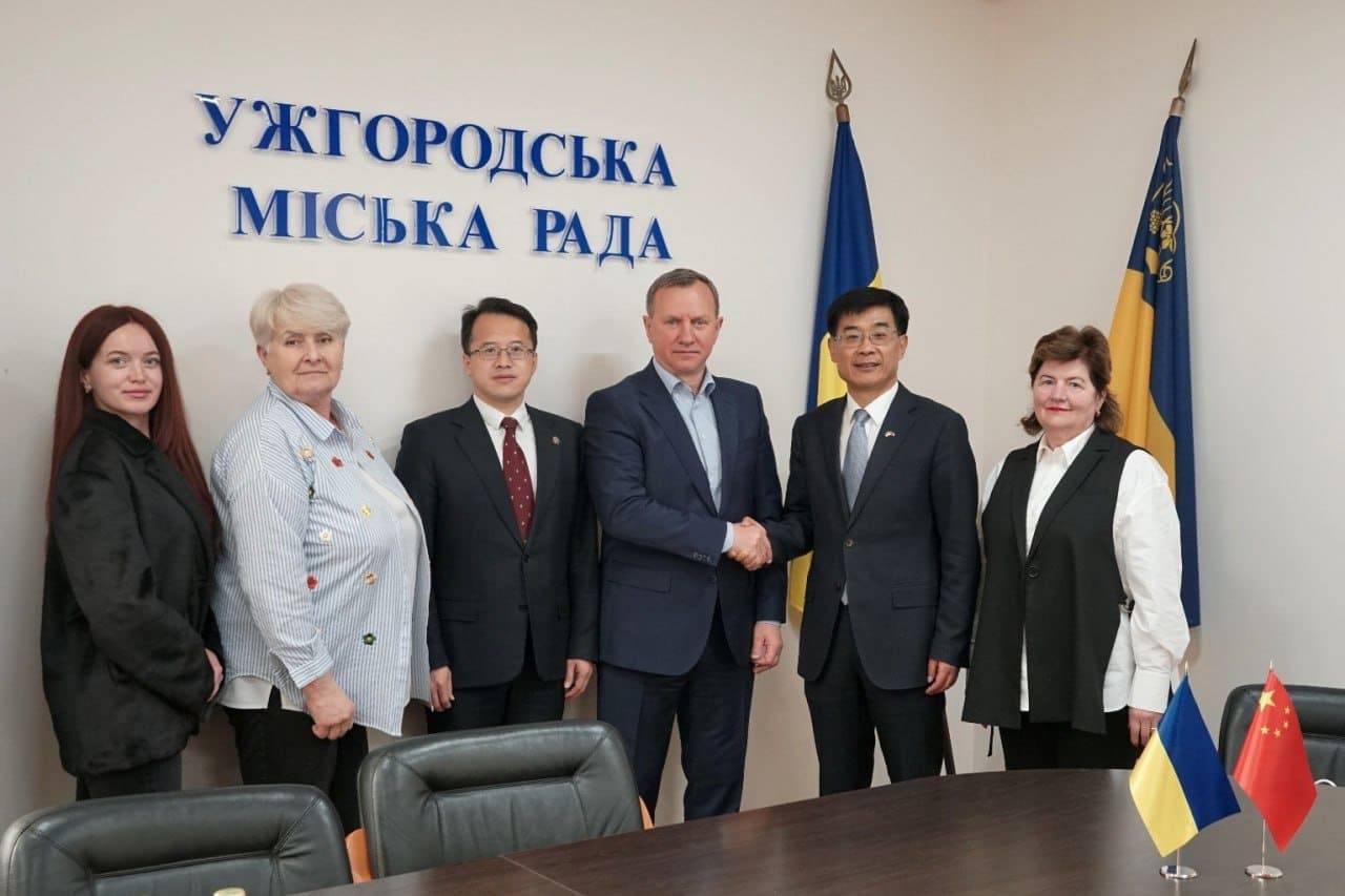Сьогодні в Ужгородській міській раді відбулася зустріч з делегацією Посольства Китайської Народної Республіки в Україні