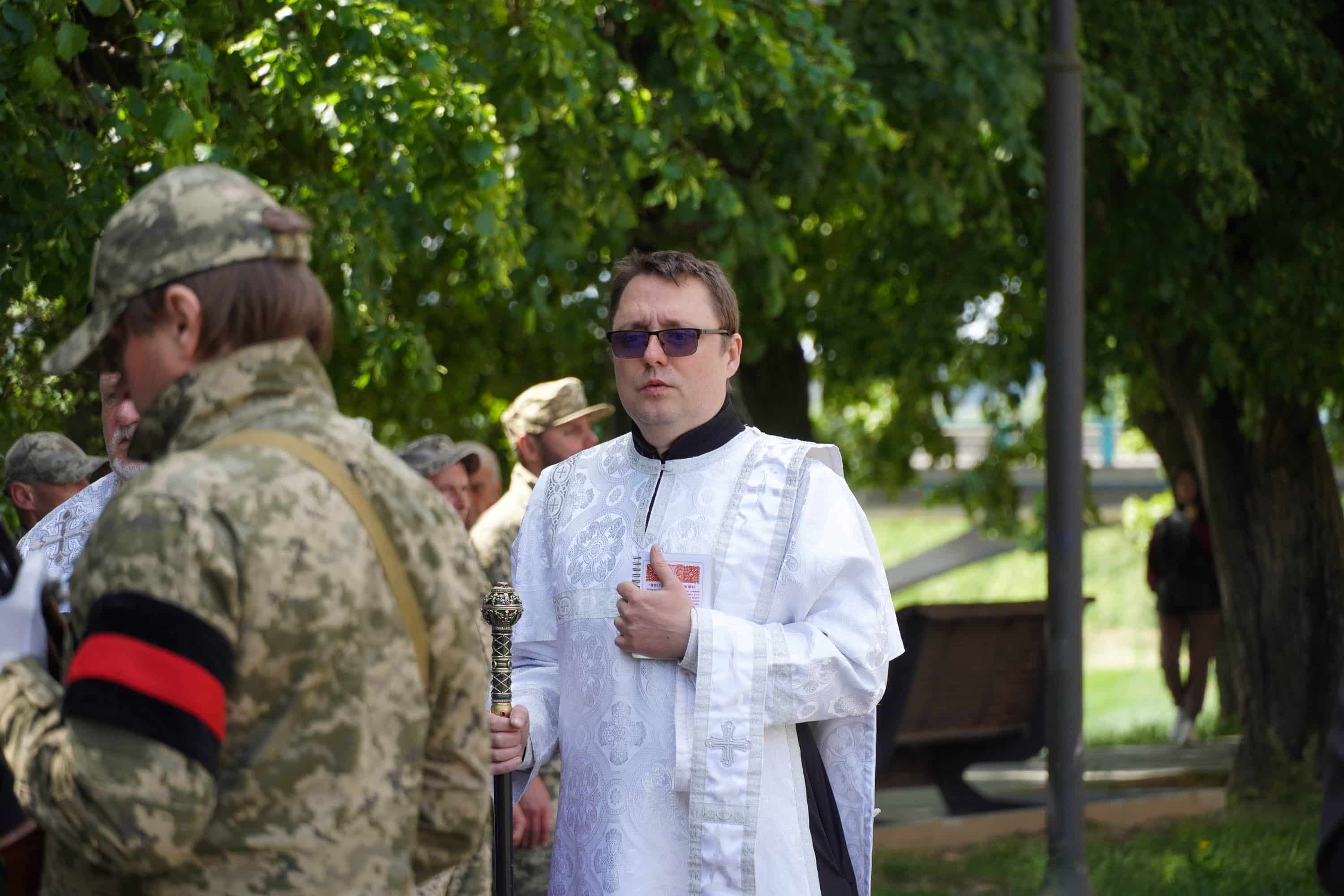 Зі ще одним захисником сьогодні попрощалися в Ужгороді – 22-річним солдатом Денисом Дзюіним