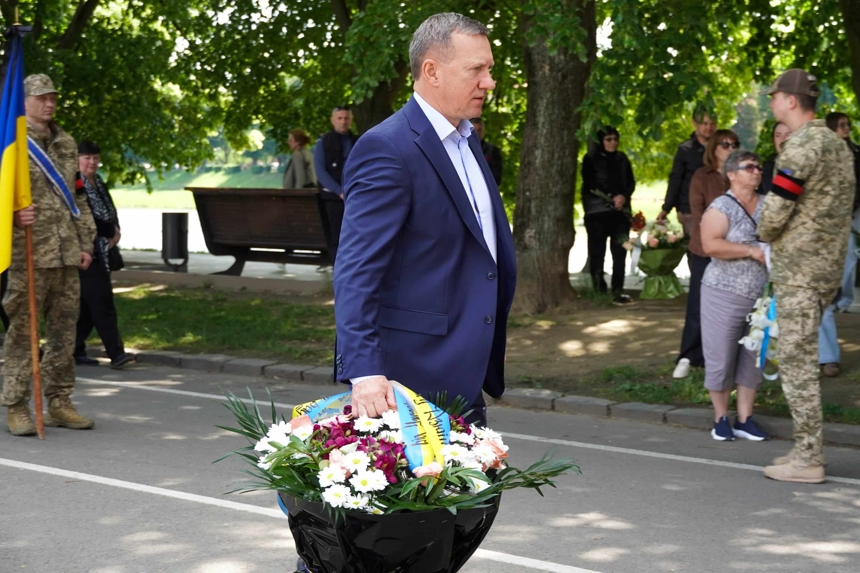 Зі ще одним захисником сьогодні попрощалися в Ужгороді – 22-річним солдатом Денисом Дзюіним