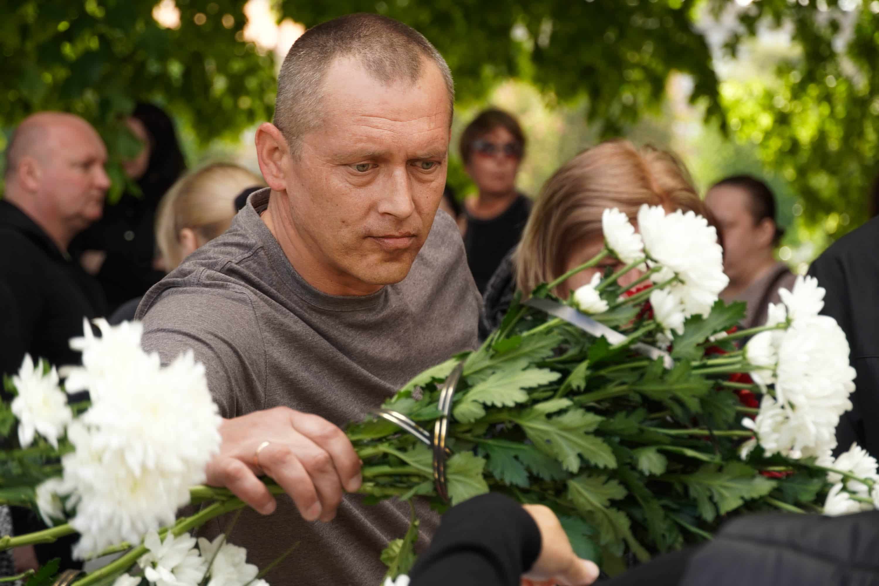Зі ще одним захисником сьогодні попрощалися в Ужгороді – 22-річним солдатом Денисом Дзюіним