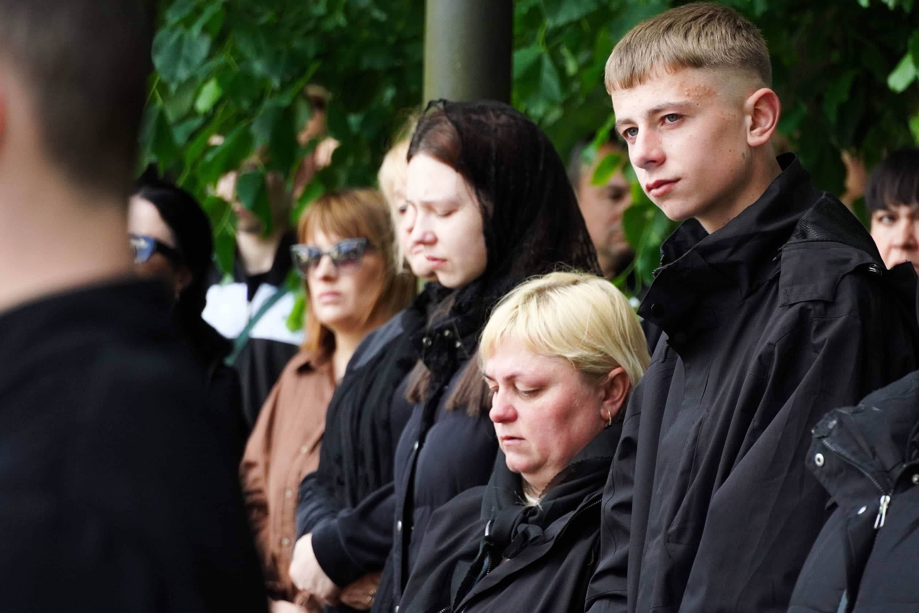 Зі ще одним захисником сьогодні попрощалися в Ужгороді – 22-річним солдатом Денисом Дзюіним