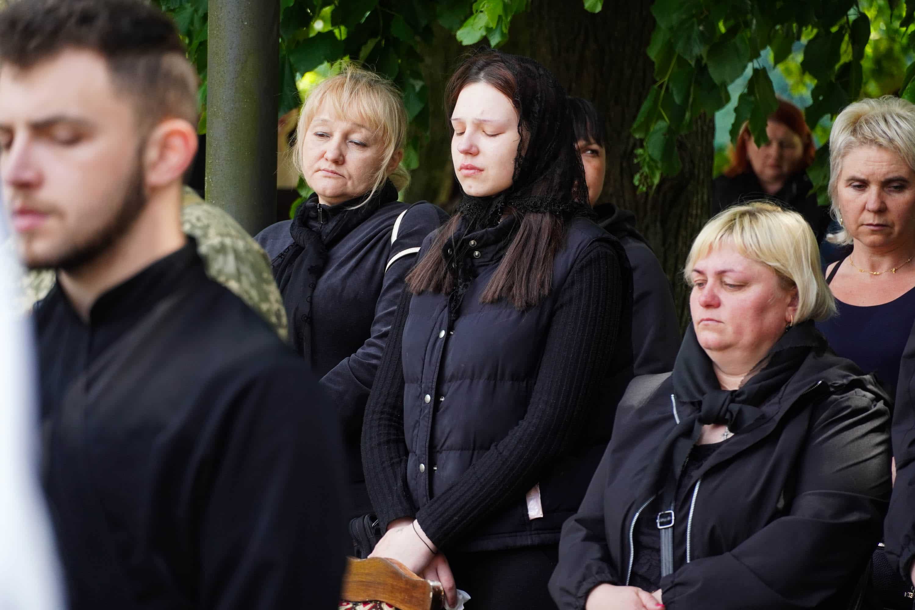 Зі ще одним захисником сьогодні попрощалися в Ужгороді – 22-річним солдатом Денисом Дзюіним