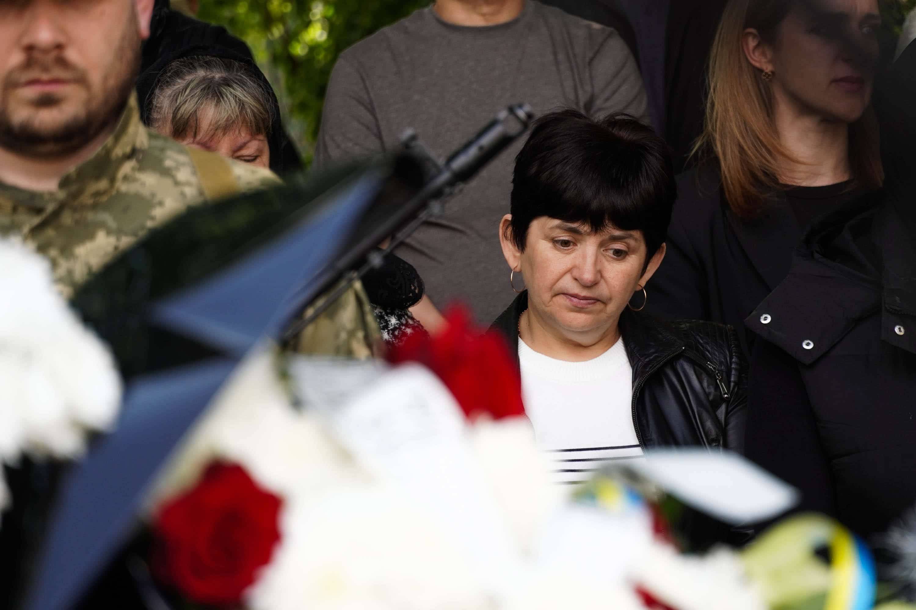 Зі ще одним захисником сьогодні попрощалися в Ужгороді – 22-річним солдатом Денисом Дзюіним