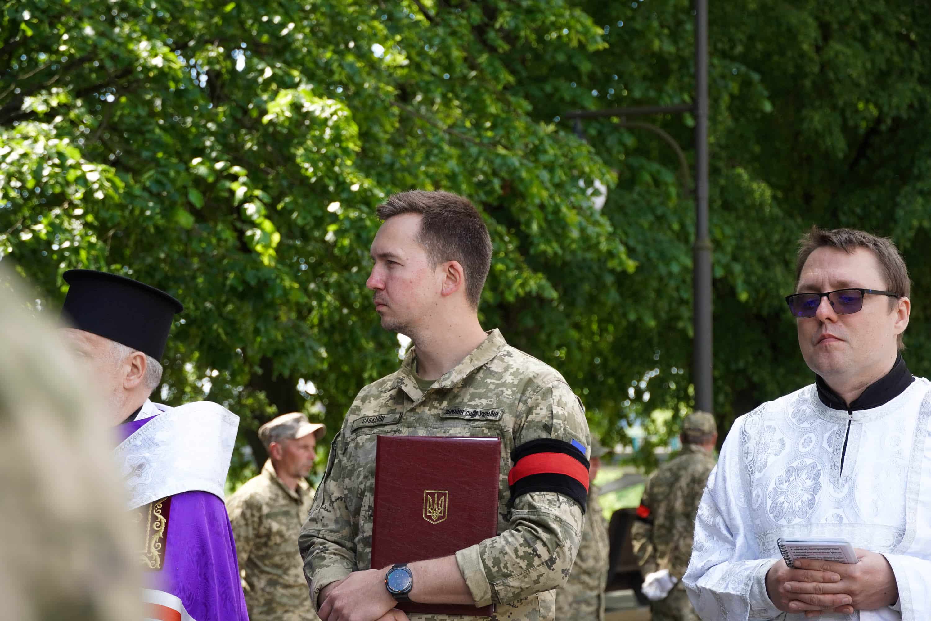 Зі ще одним захисником сьогодні попрощалися в Ужгороді – 22-річним солдатом Денисом Дзюіним