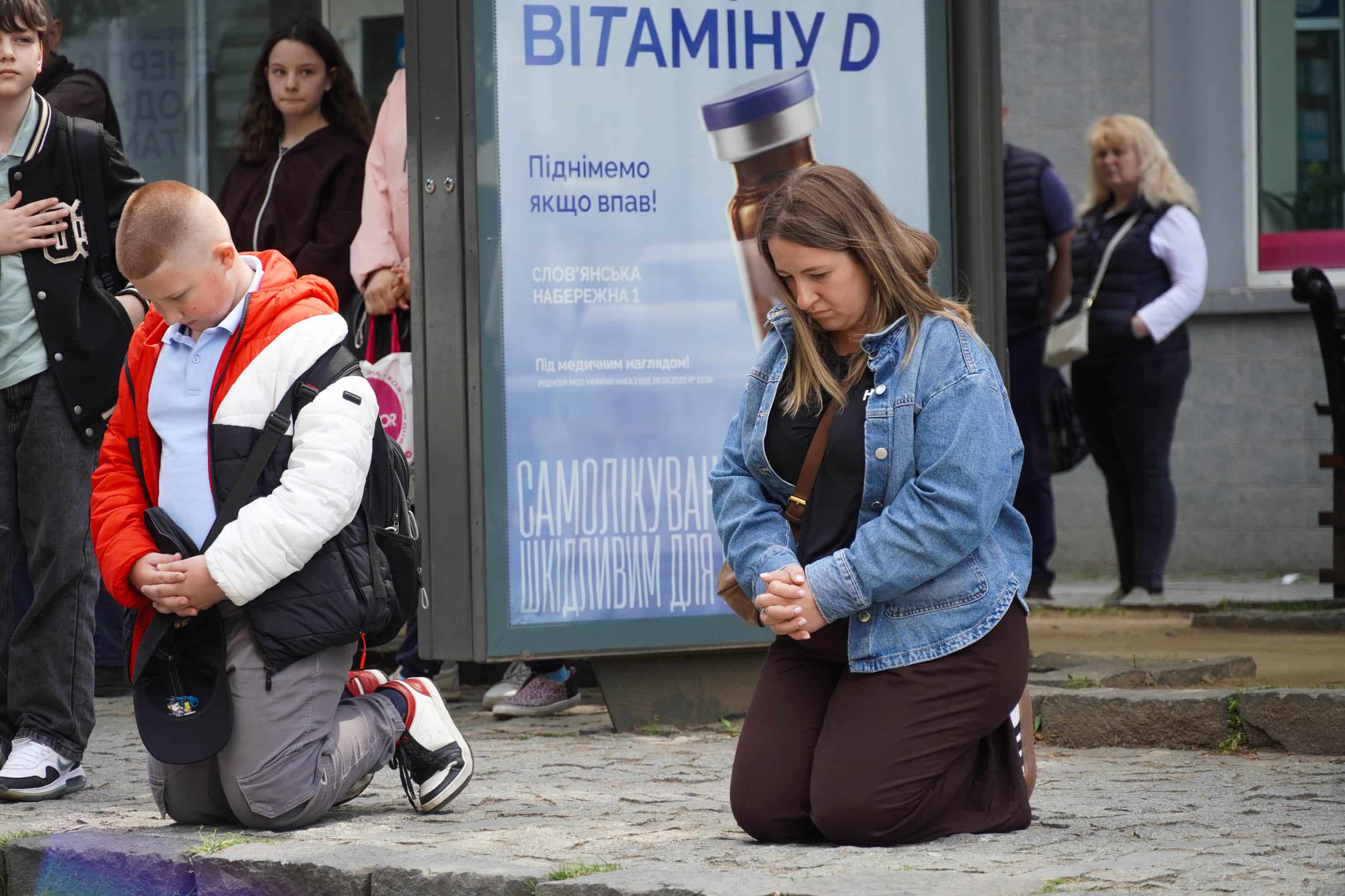 Зі ще одним захисником сьогодні попрощалися в Ужгороді – 22-річним солдатом Денисом Дзюіним