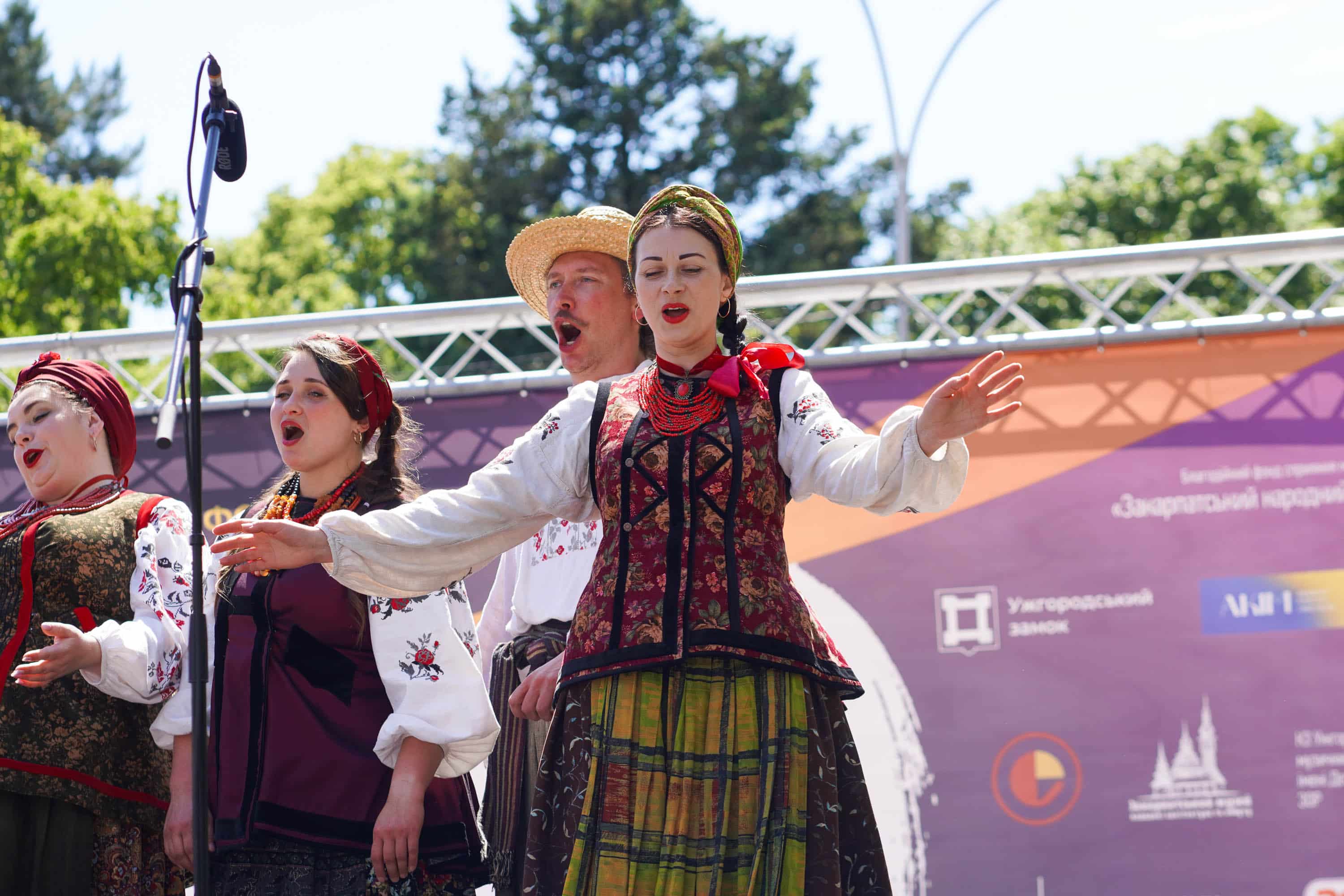 Відбувся великий гала-концерт та нагородження переможців фестивалю "Шовкова косиця"