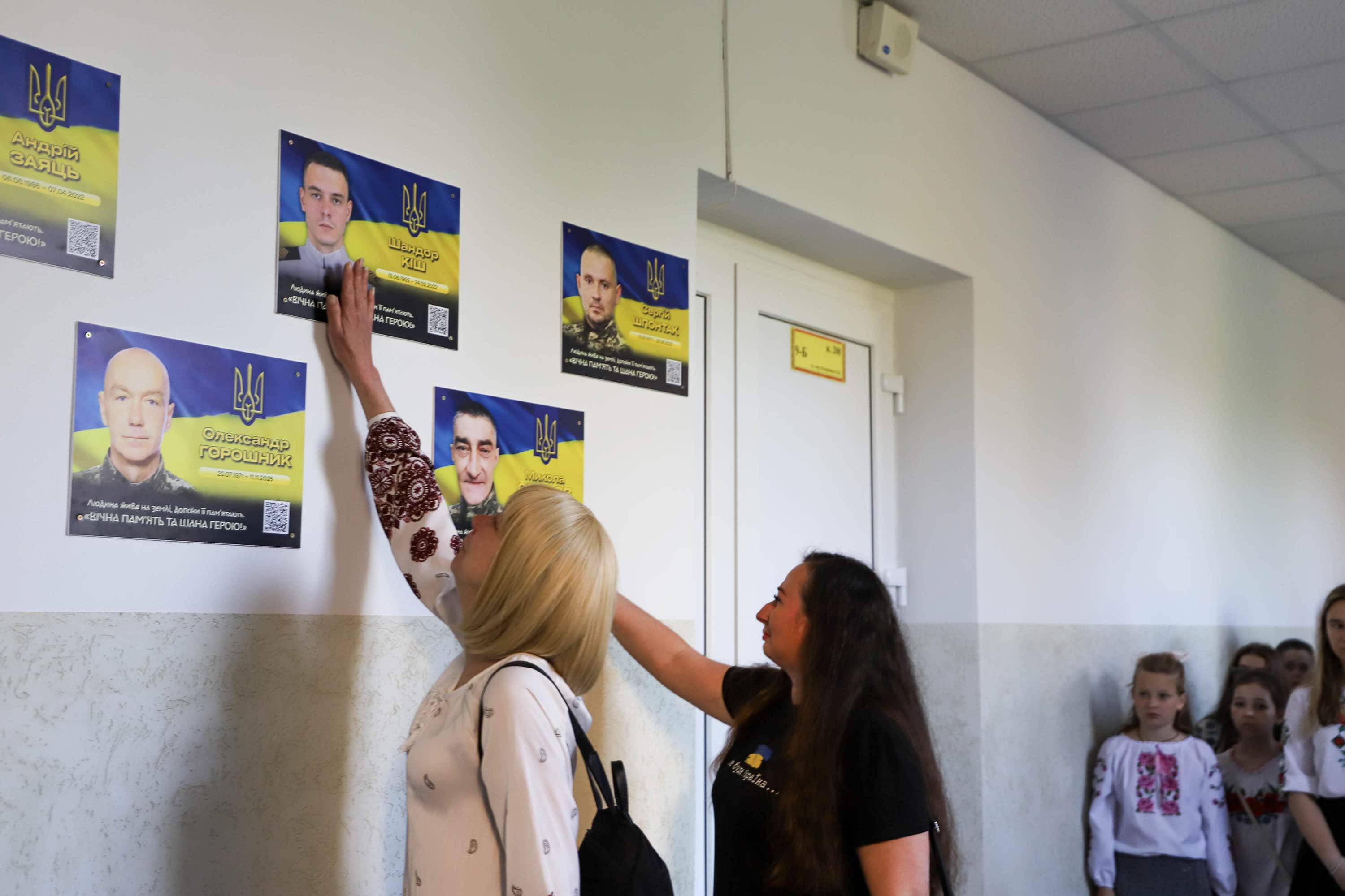В Ужгородському ліцеї "Інтелект" підняли Прапор Надії