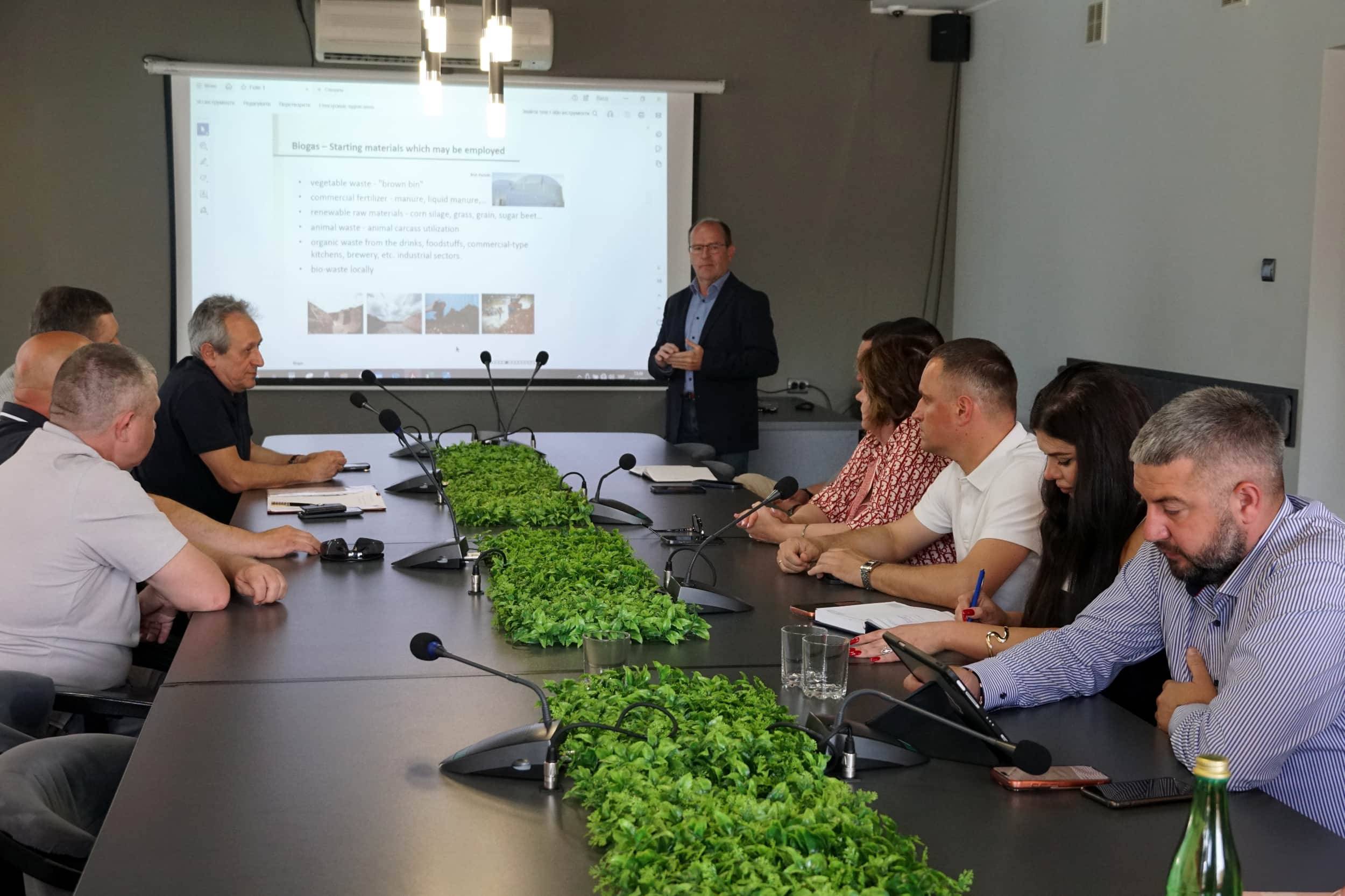 В Ужгородській міськраді презентували проєкт біогазового комплексу та рішення у сфері альтернативної енергетики