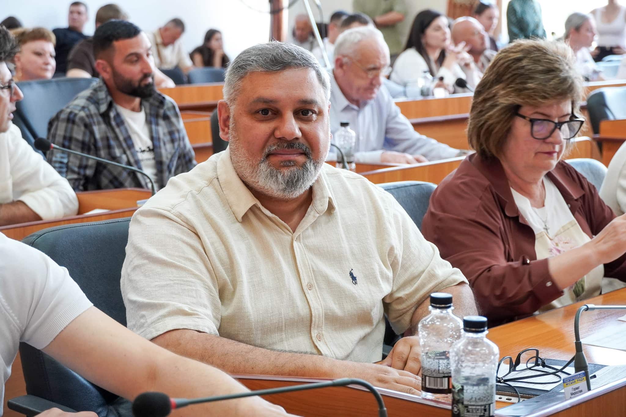 Під час сесії Ужгородської міської ради Богдан Андріїв привітав депутата Мирослава Горвата з отриманням диплома доктора філософії в галузі політології