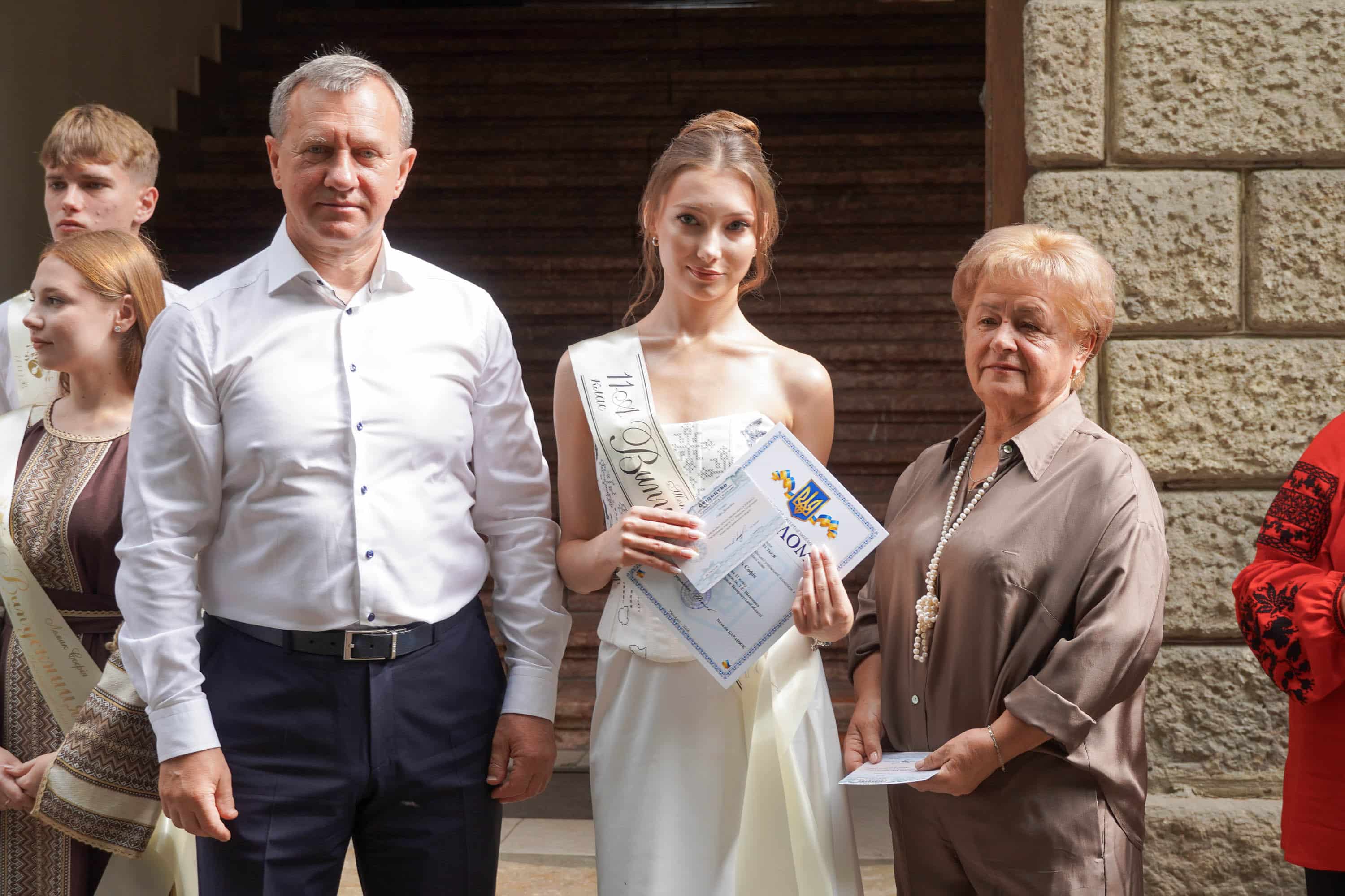 Ужгородський ліцей ім. Тараса Шевченка випустив 92 одинадцятикласників