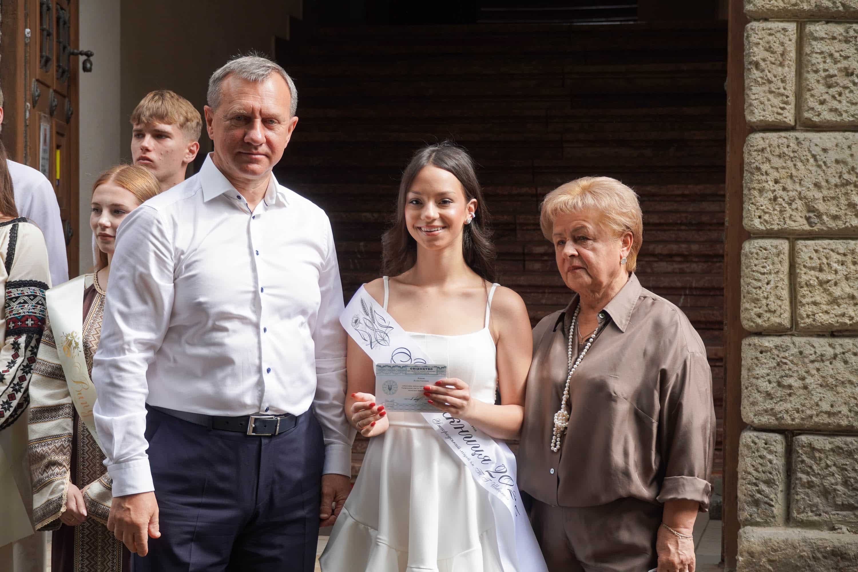 Ужгородський ліцей ім. Тараса Шевченка випустив 92 одинадцятикласників