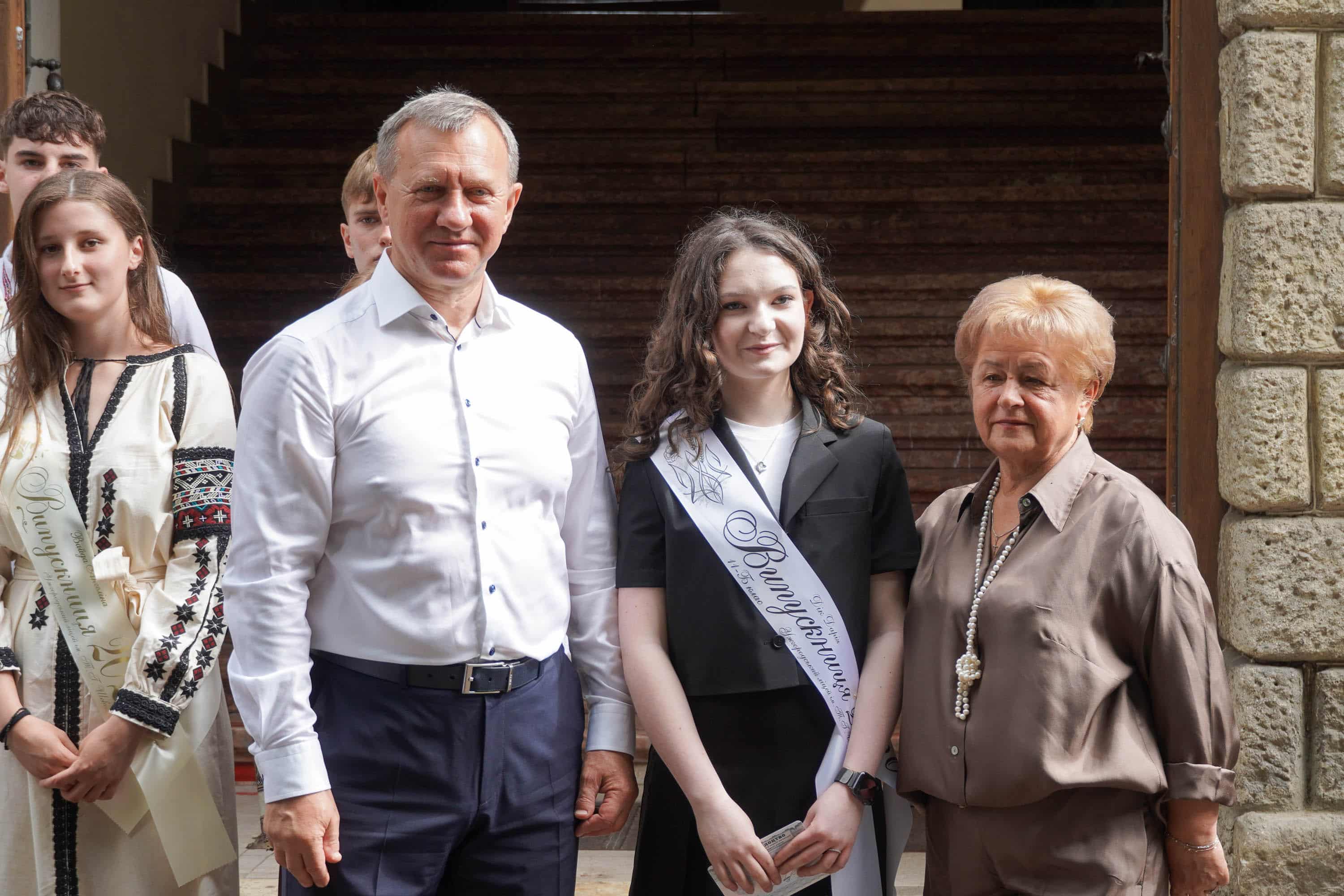 Ужгородський ліцей ім. Тараса Шевченка випустив 92 одинадцятикласників