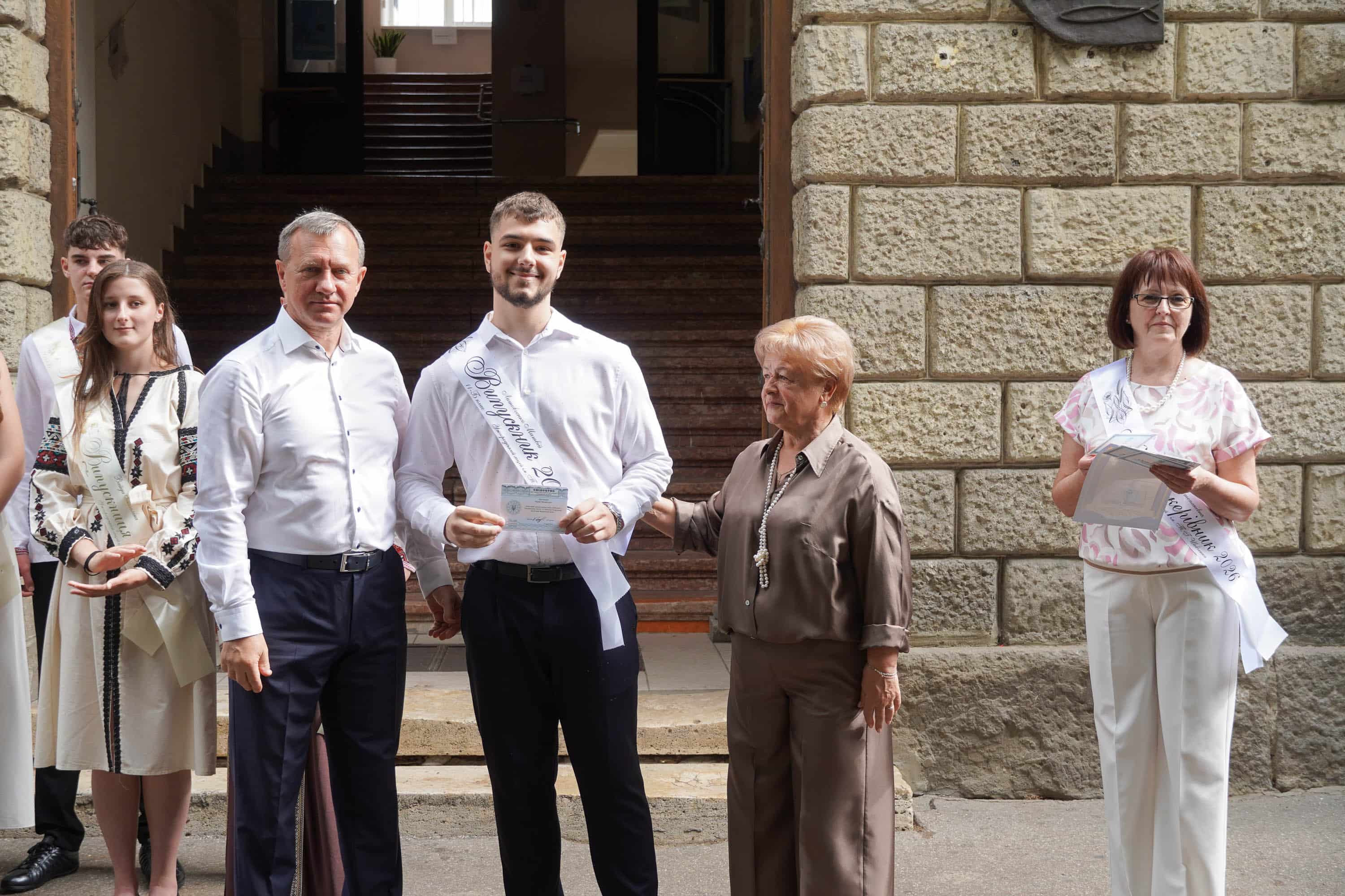 Ужгородський ліцей ім. Тараса Шевченка випустив 92 одинадцятикласників