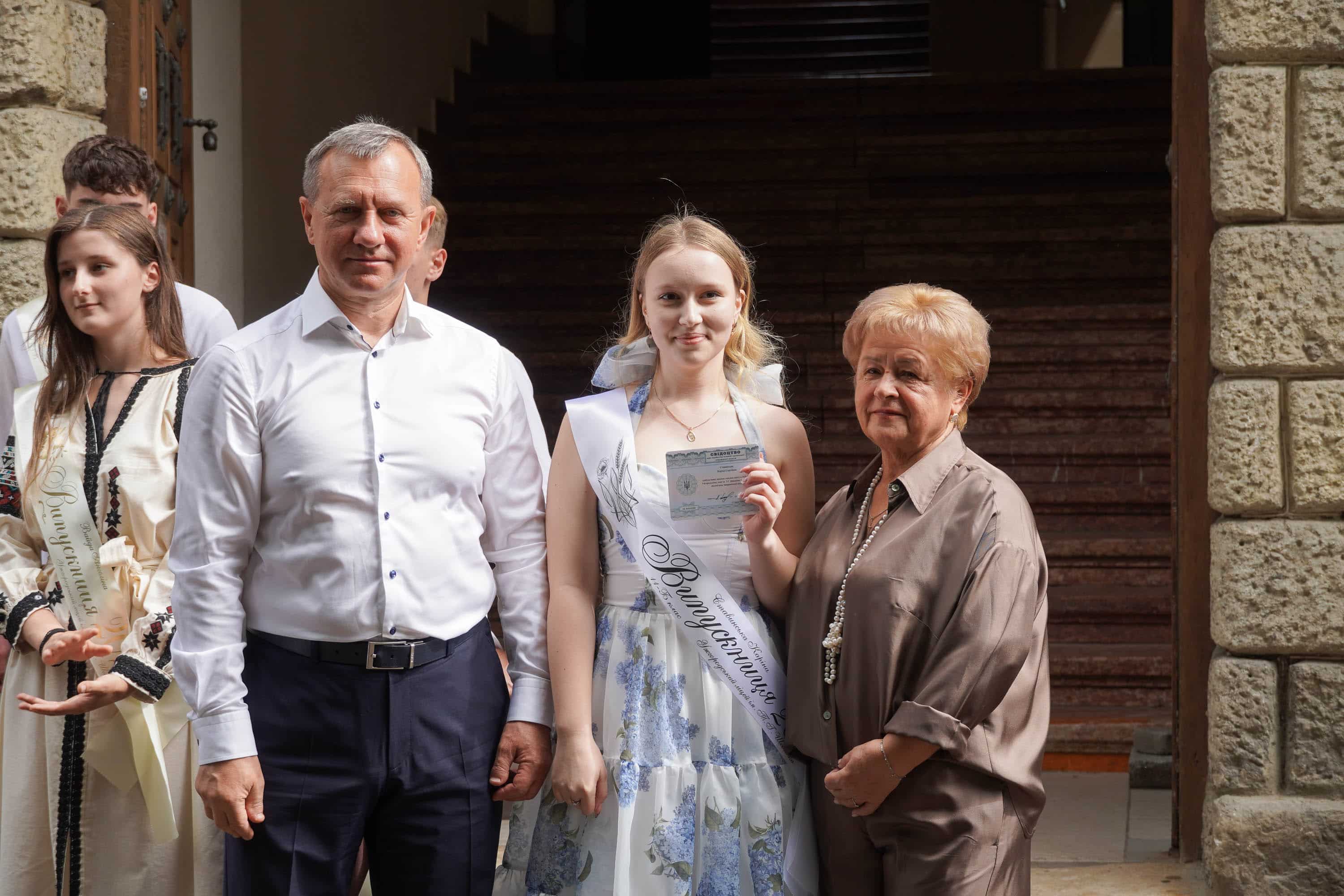 Ужгородський ліцей ім. Тараса Шевченка випустив 92 одинадцятикласників