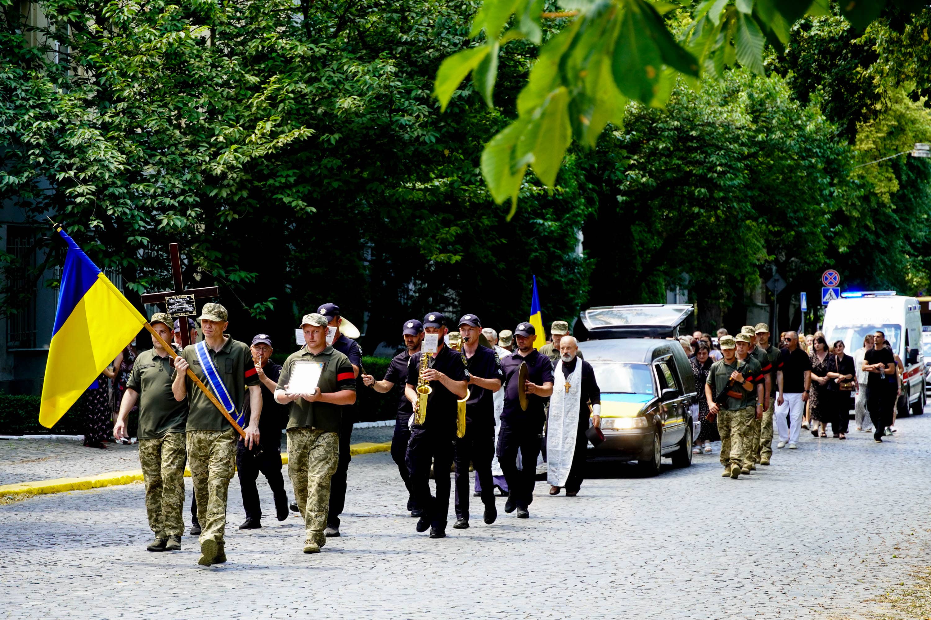 Сьогодні в Ужгороді провели в останню путь захисника України, сержанта Сергія Михайленка