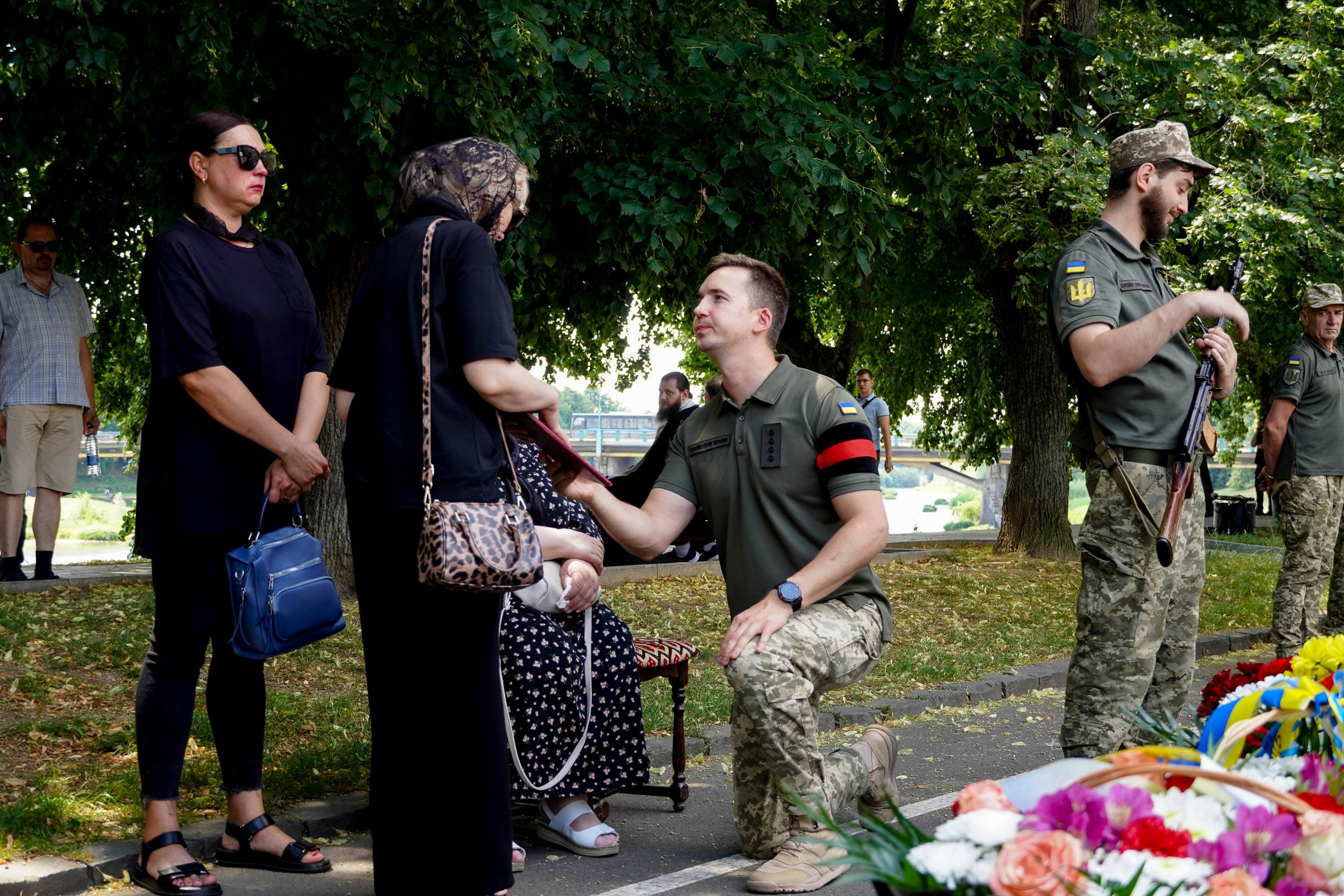 Сьогодні в Ужгороді провели в останню путь захисника України, сержанта Сергія Михайленка