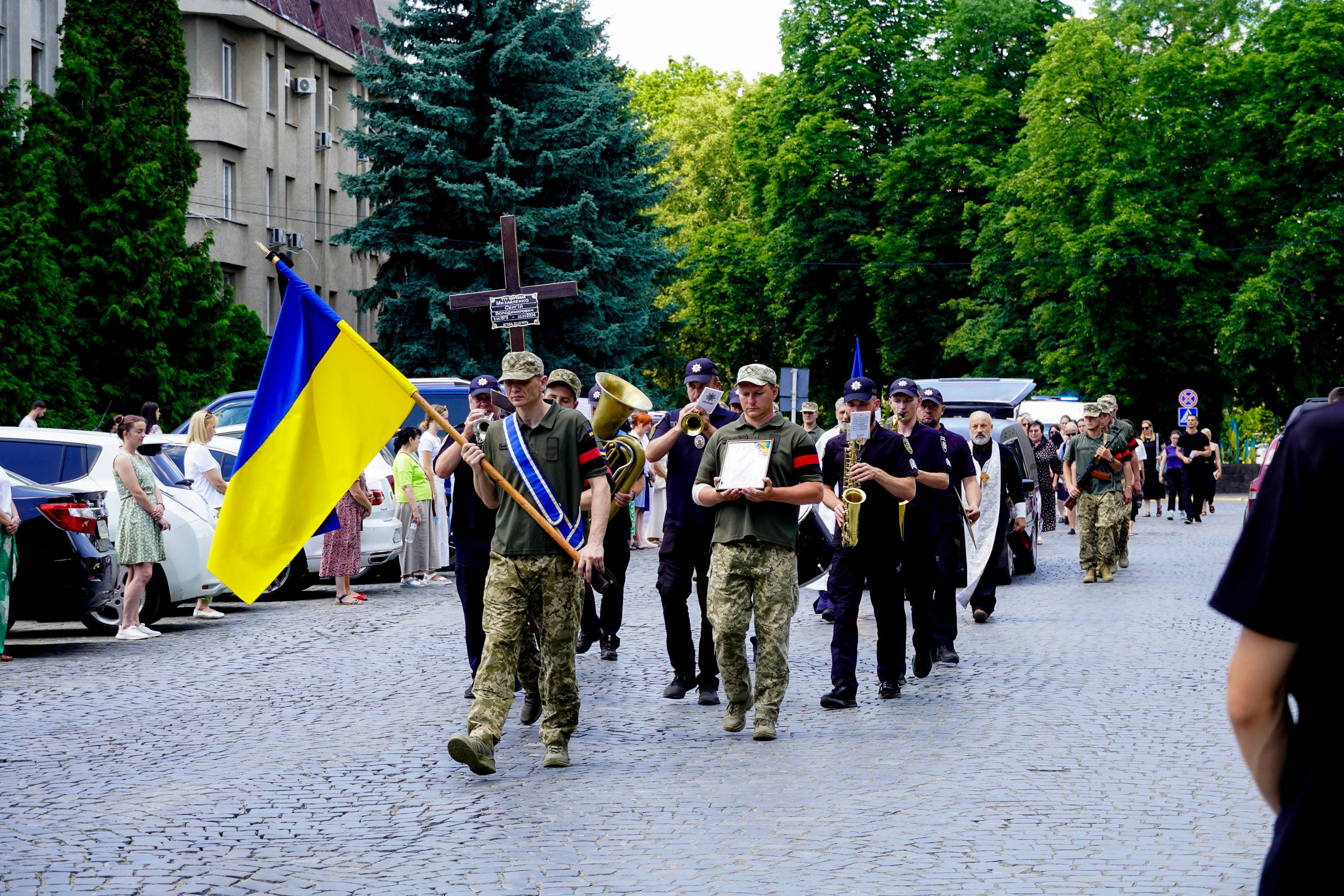 Сьогодні в Ужгороді провели в останню путь захисника України, сержанта Сергія Михайленка