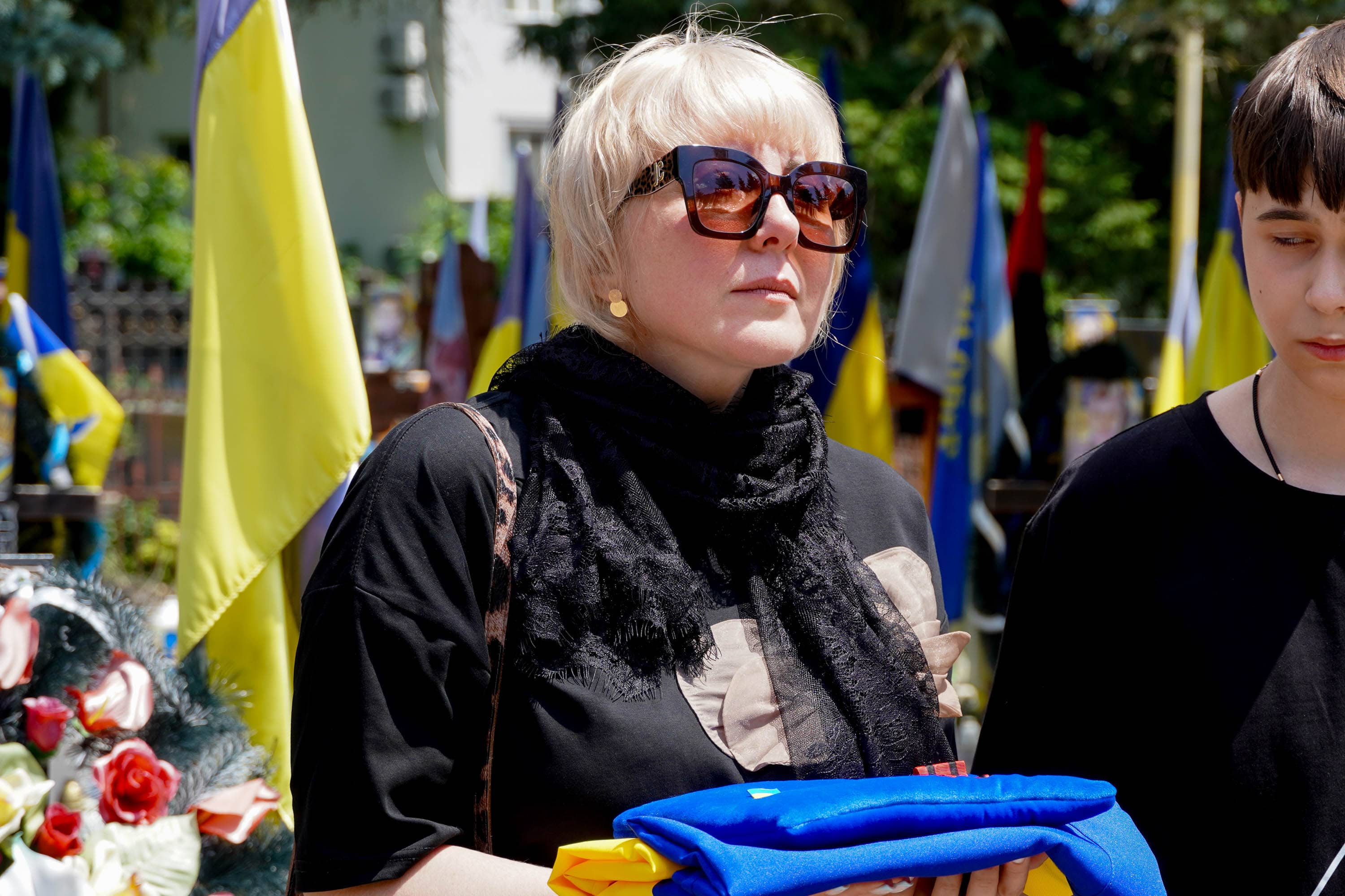 Сьогодні в Ужгороді провели в останню путь захисника України, сержанта Сергія Михайленка