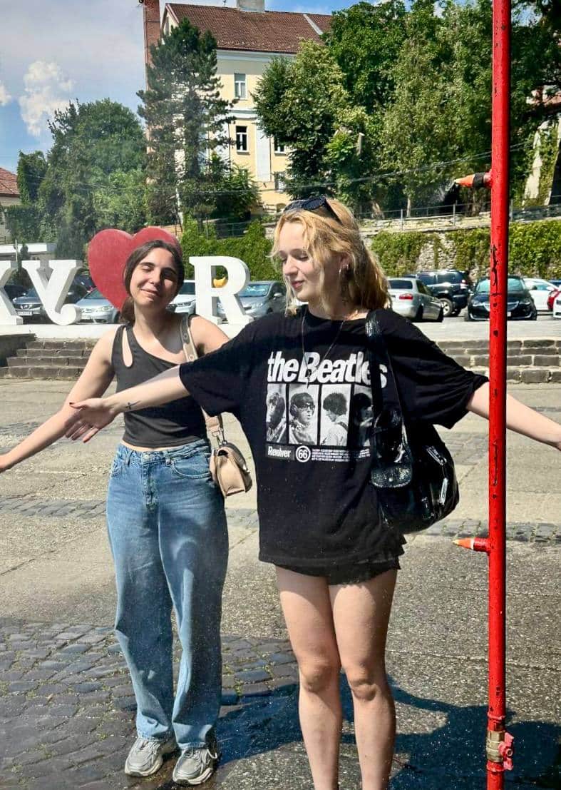 В Ужгороді встановили охолоджувальні рамки-оприскувачі через аномальну спеку