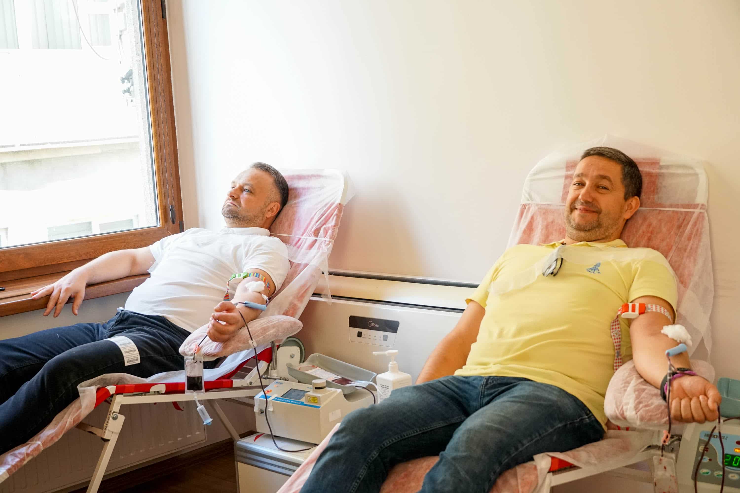 Працівники Ужгородської міської ради сьогодні долучилися до благодійної акції та здали кров