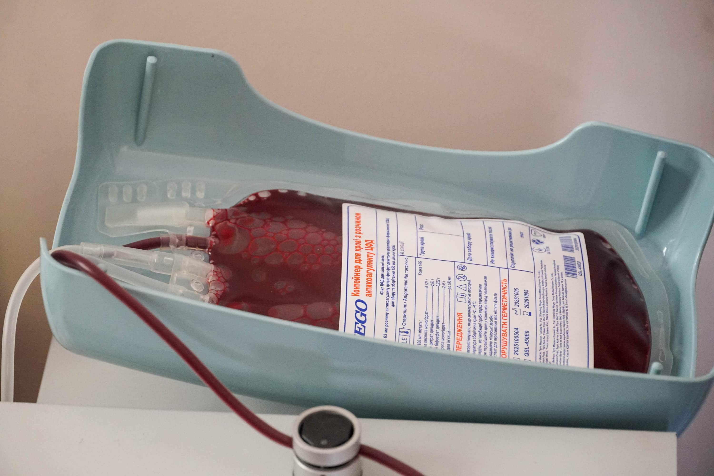 Працівники Ужгородської міської ради сьогодні долучилися до благодійної акції та здали кров