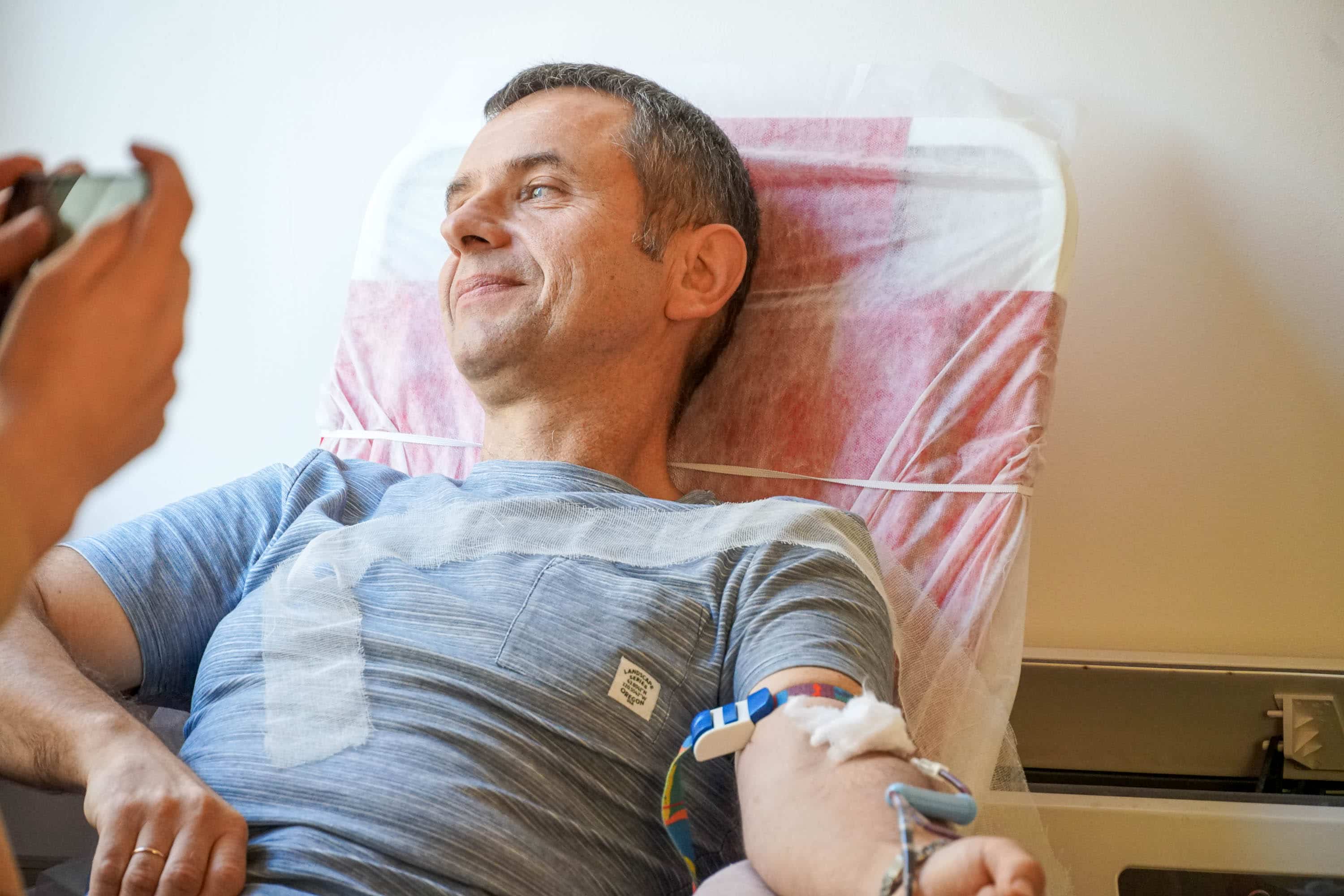 Працівники Ужгородської міської ради сьогодні долучилися до благодійної акції та здали кров