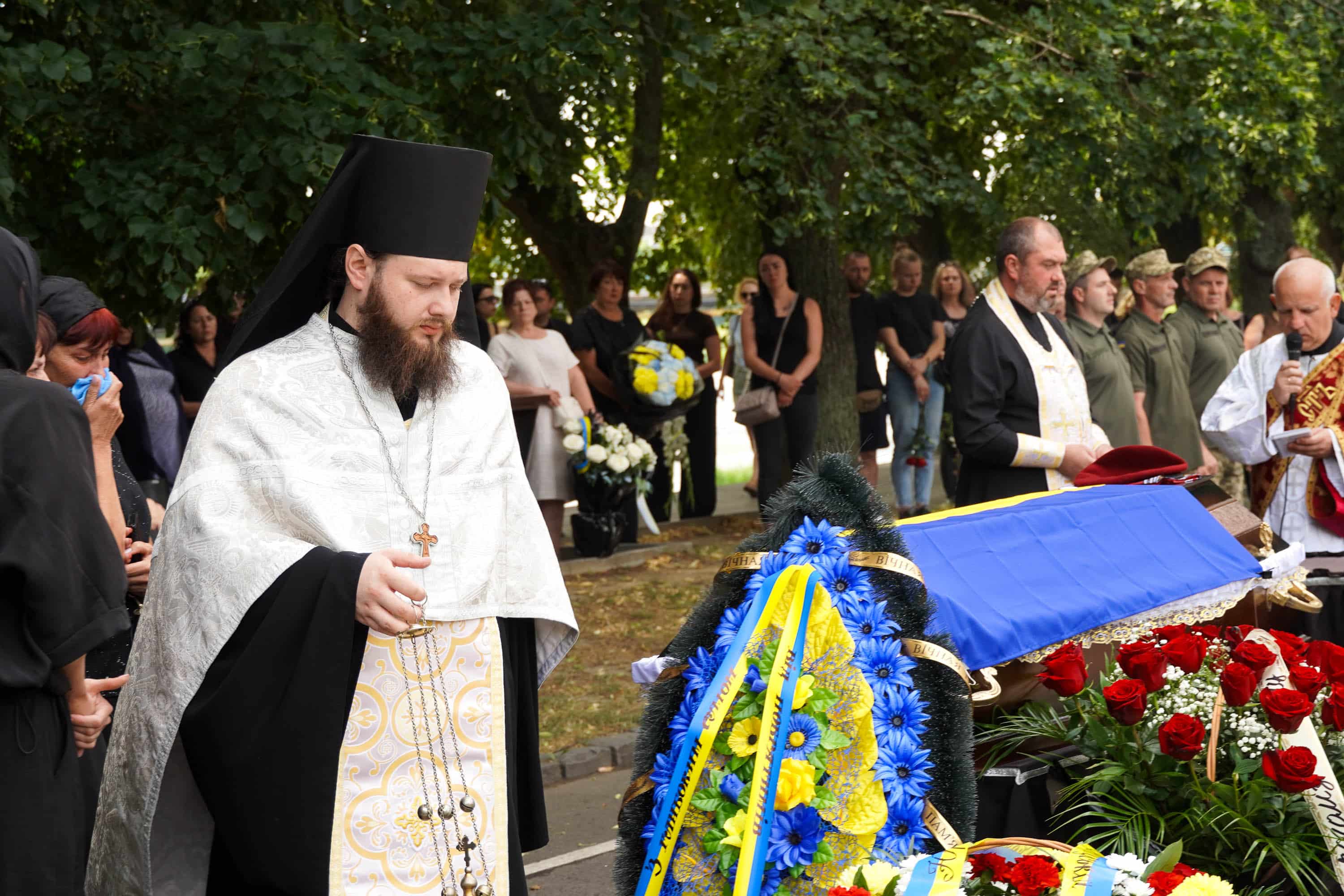 Наше місто сьогодні знову тужить, адже попрощалося зі своїм захисником – 31-річним солдатом Юрієм Легезою.