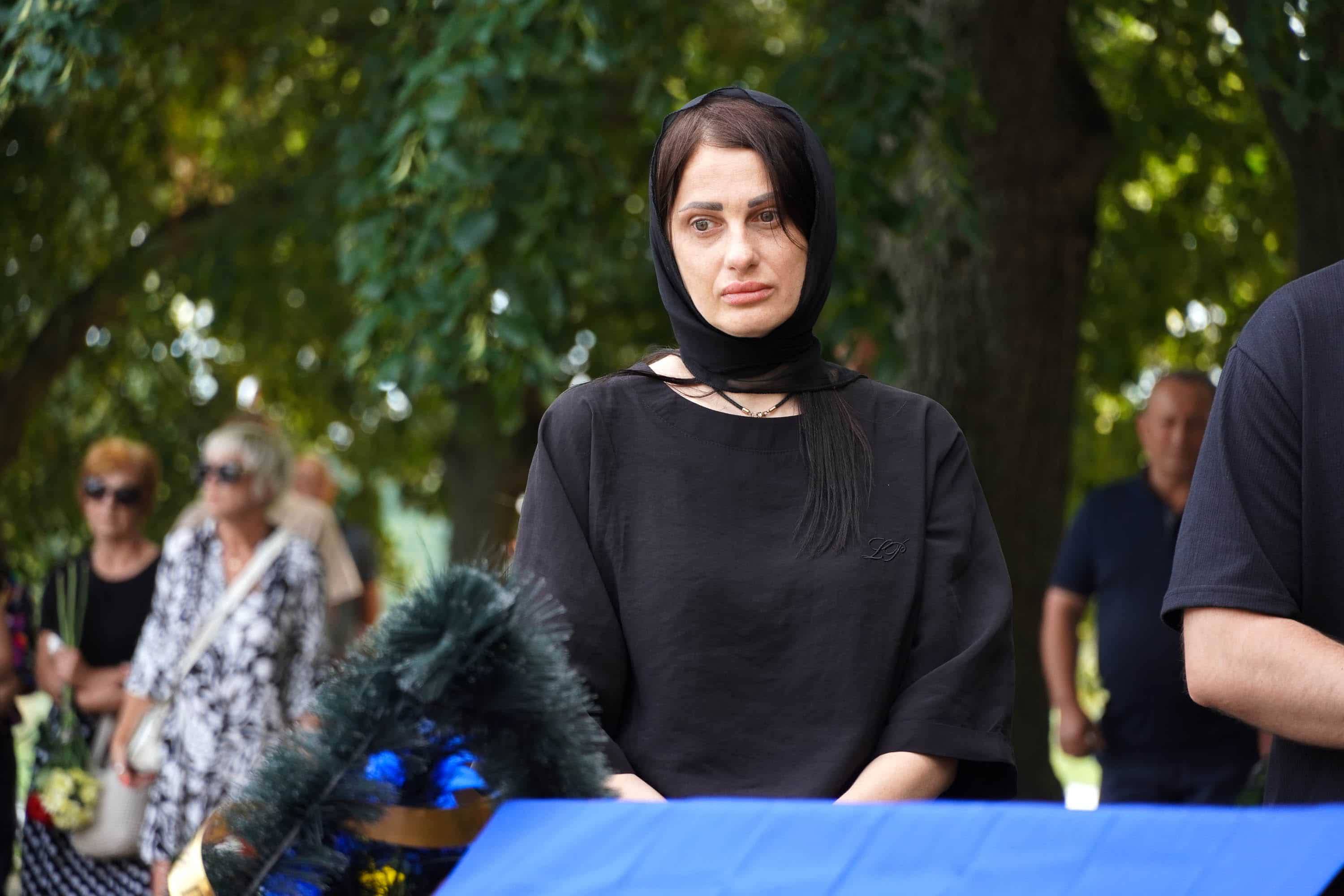 Наше місто сьогодні знову тужить, адже попрощалося зі своїм захисником – 31-річним солдатом Юрієм Легезою.
