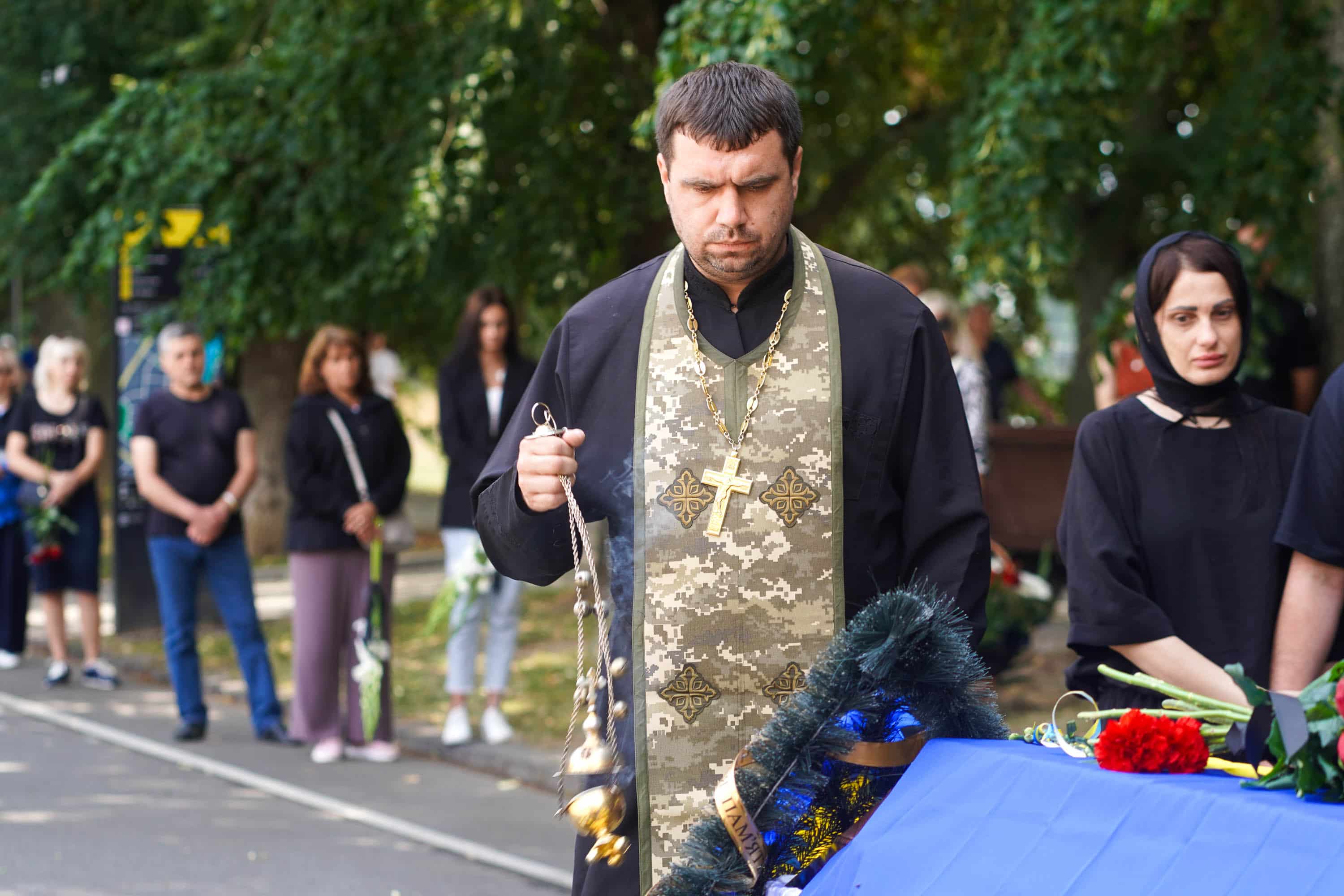Наше місто сьогодні знову тужить, адже попрощалося зі своїм захисником – 31-річним солдатом Юрієм Легезою.