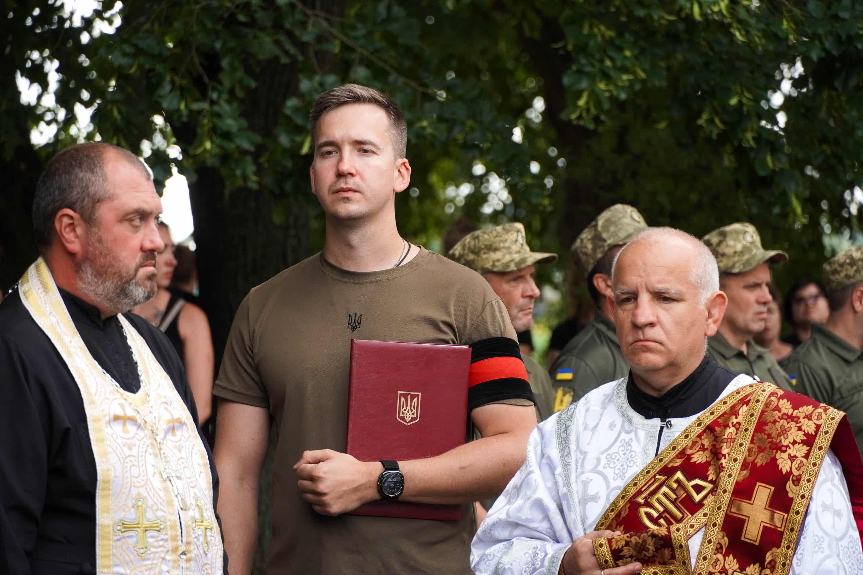 Наше місто сьогодні знову тужить, адже попрощалося зі своїм захисником – 31-річним солдатом Юрієм Легезою.