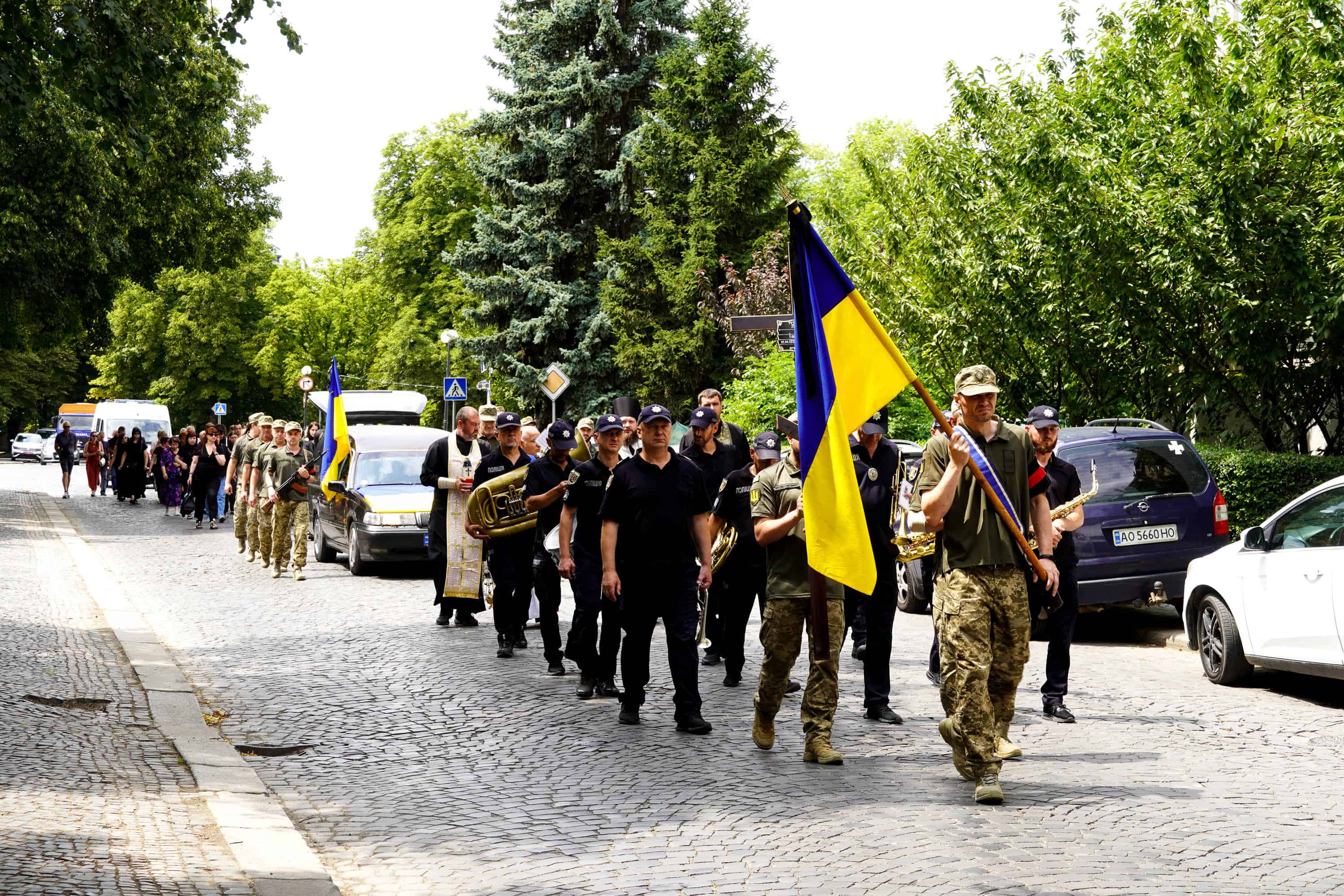 Наше місто сьогодні знову тужить, адже попрощалося зі своїм захисником – 31-річним солдатом Юрієм Легезою.