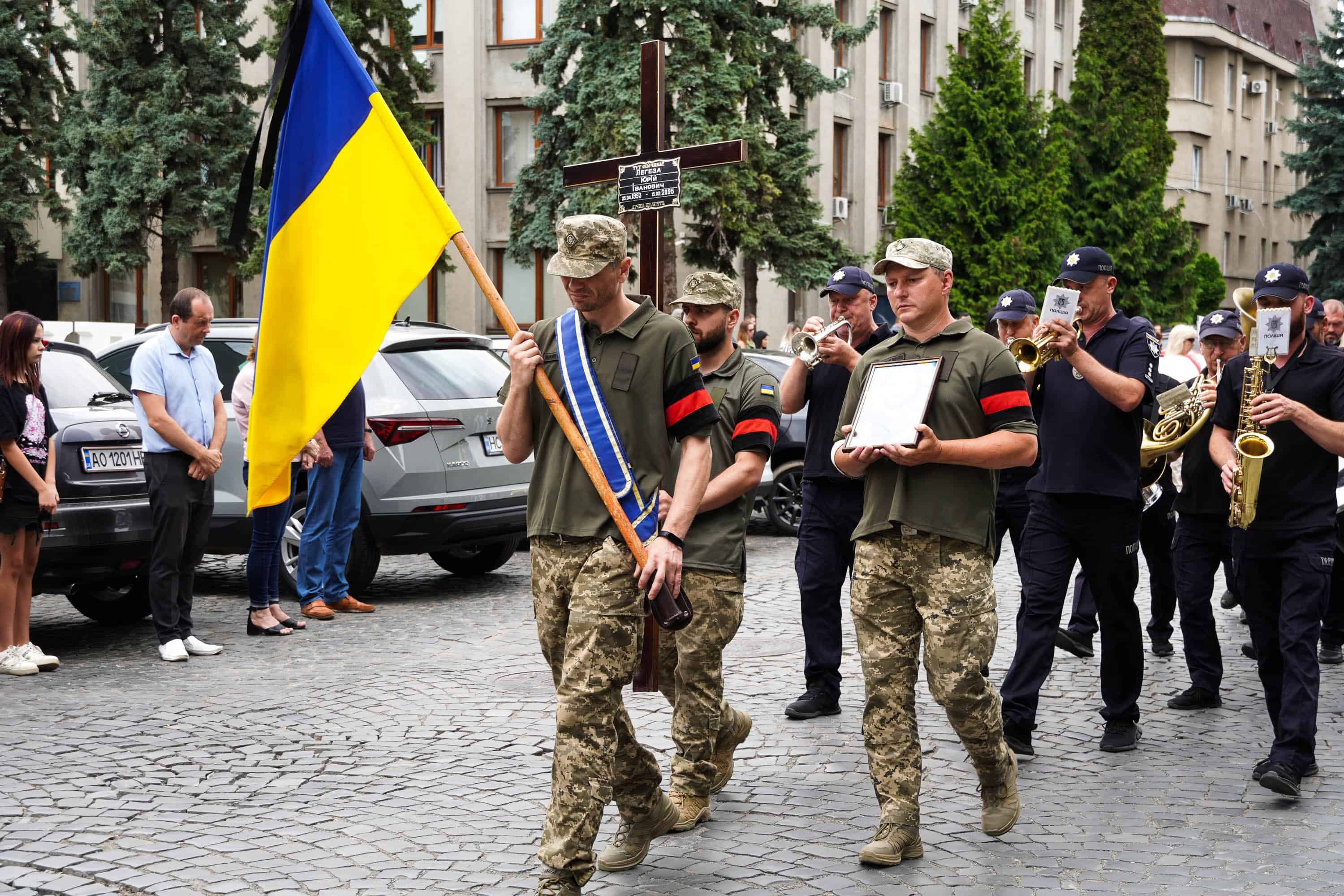 Наше місто сьогодні знову тужить, адже попрощалося зі своїм захисником – 31-річним солдатом Юрієм Легезою.