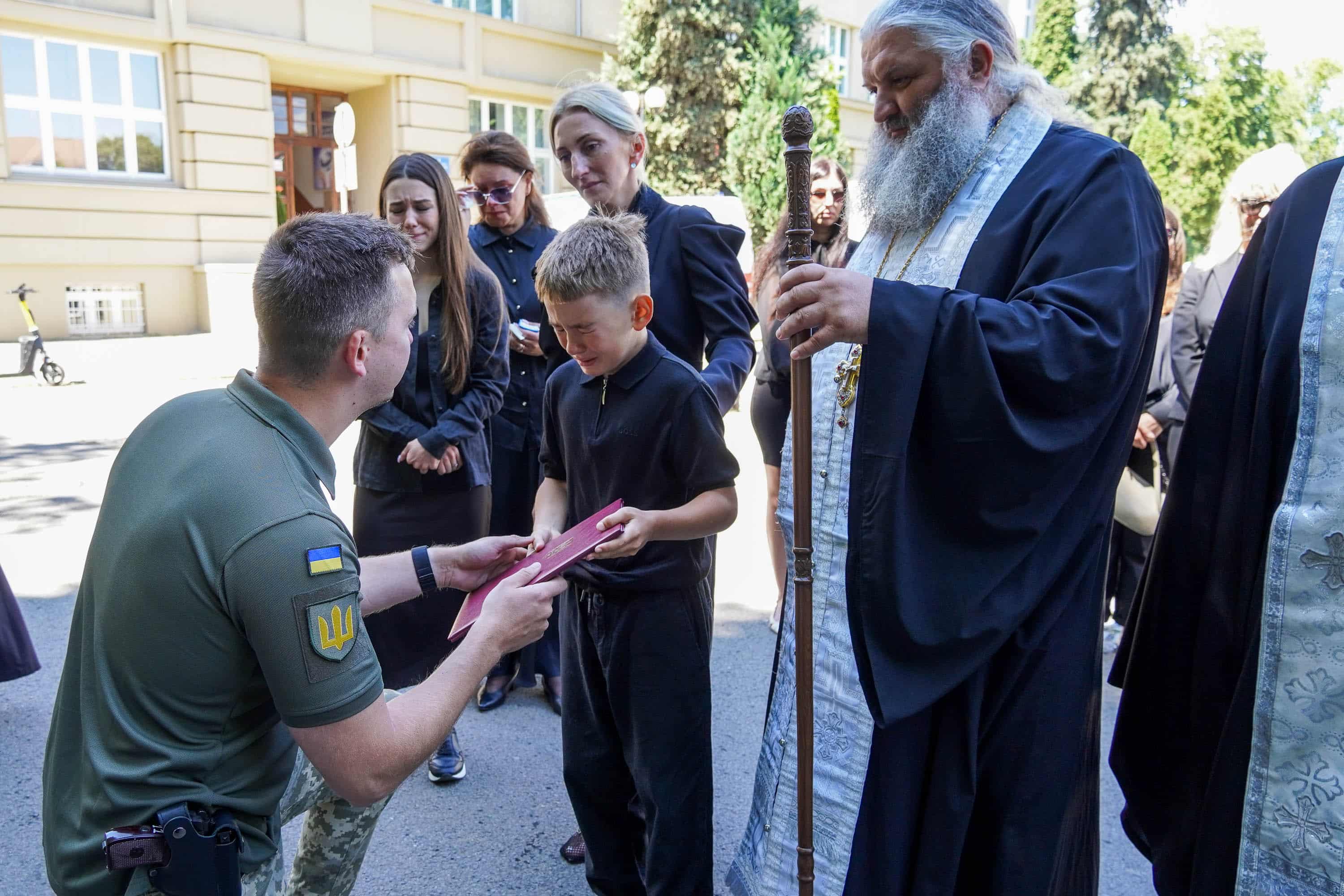 В Ужгороді сьогодні попрощалися із молодшим сержантом Сергієм Бабилею