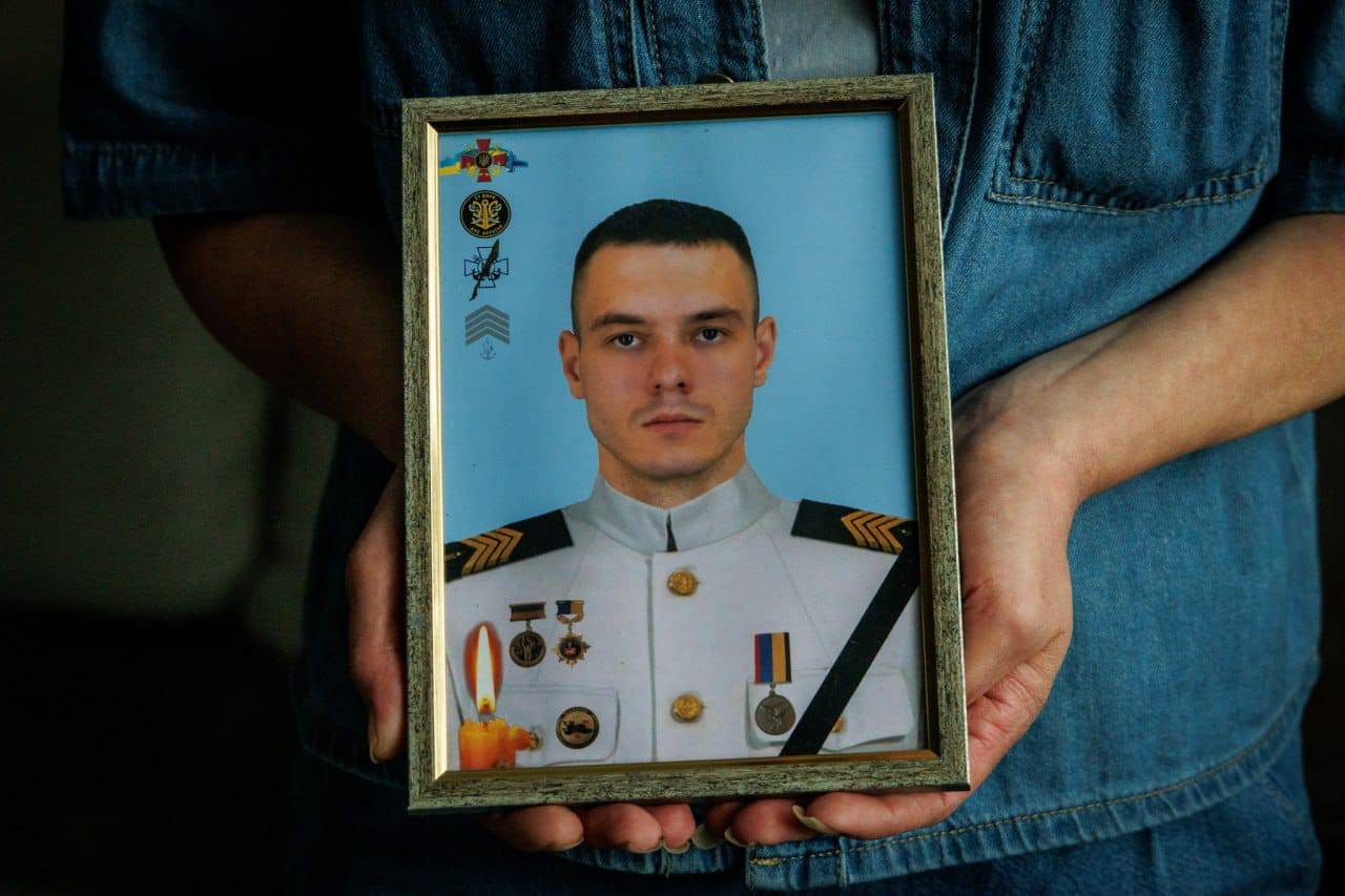 До Дня Військово-Морських Сил Збройних Сил України в Ужгороді вшанували матір полеглого Захисника Шандора Кіша