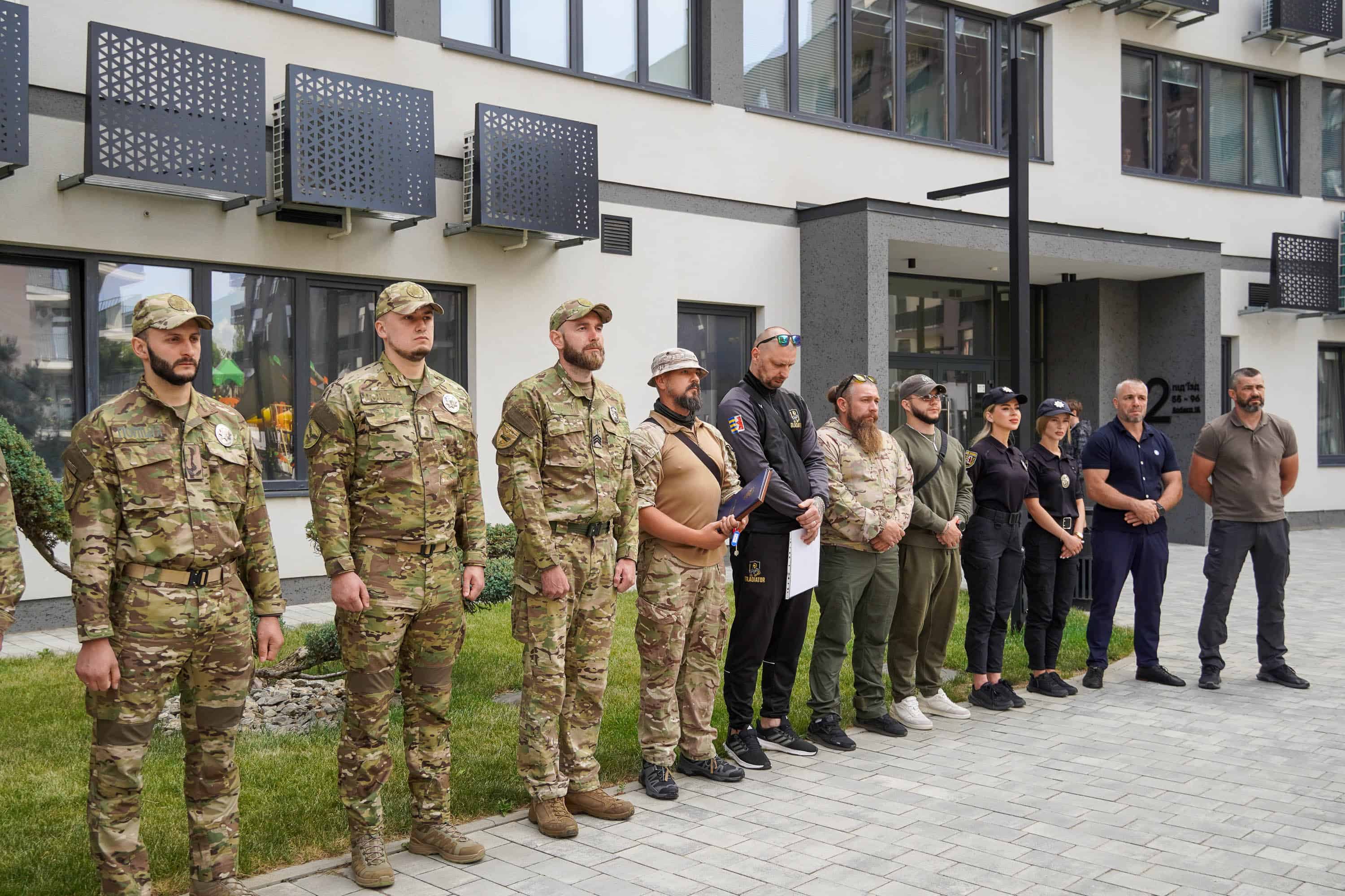 Ще три родини військовослужбовців отримали власне житло в Ужгороді